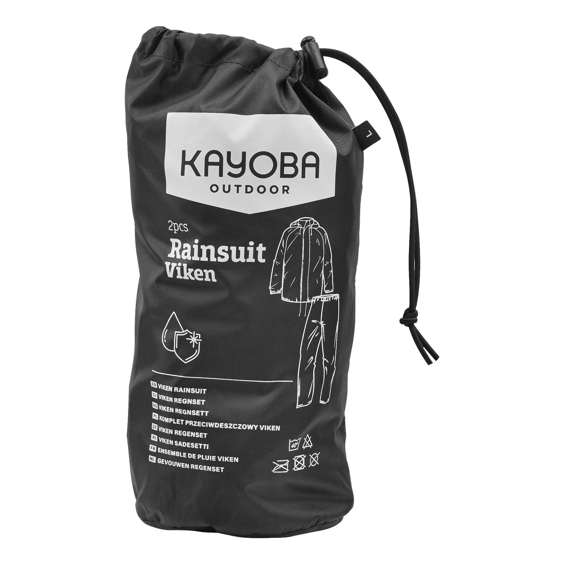 Eine schwarze Tasche mit Kordelzug mit der Aufschrift "Kayoba Outdoor Rainsuit Viken 2 Pieces", mit minimalistischen Umrissillustrationen einer Jacke und Hose, Pflegesymbolen und Produktbeschreibungen in mehreren Sprachen auf der Vorderseite.