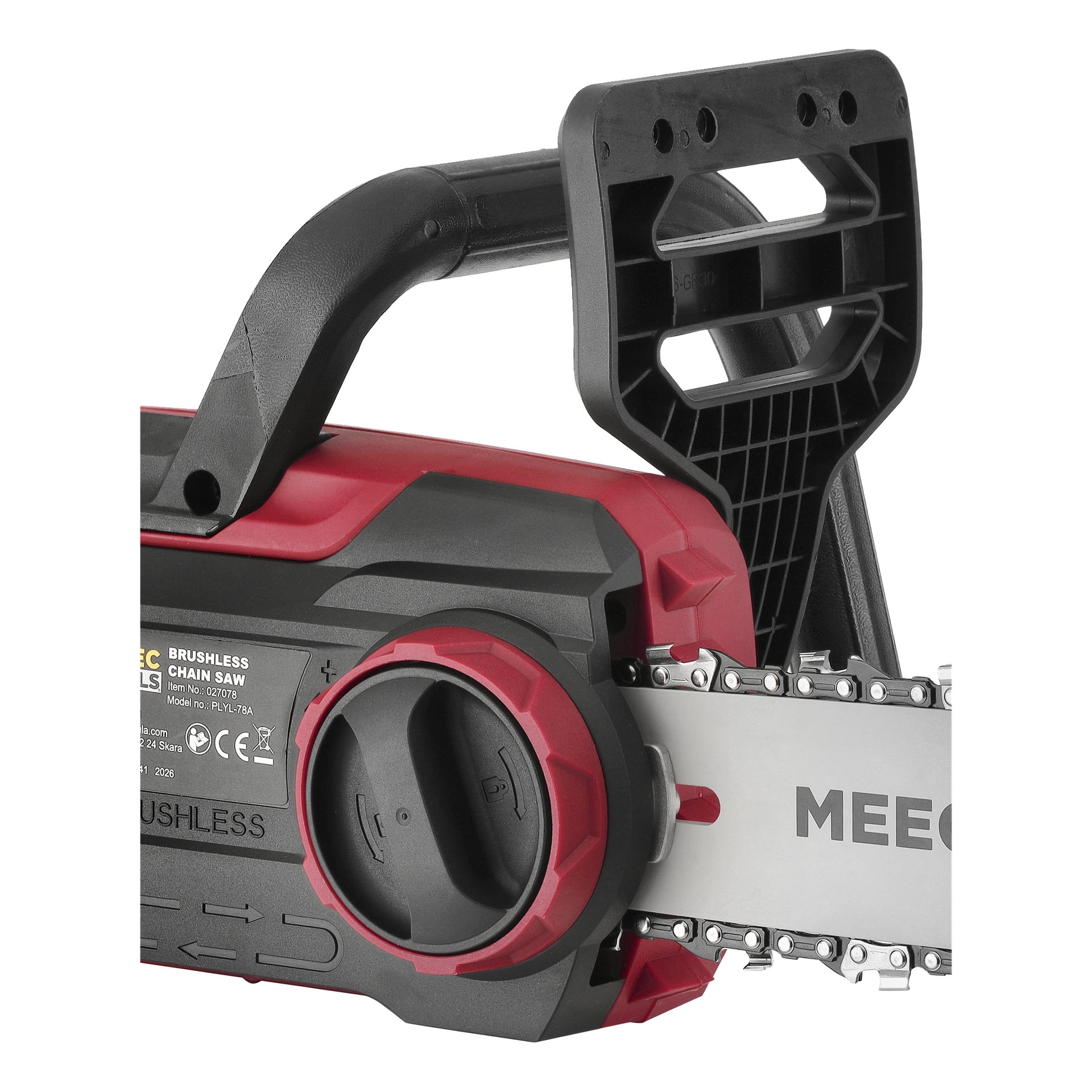 Nahaufnahme einer rot-schwarzen, batteriebetriebenen Kettensäge CS-18V HOME 500 von Meec Tools Multiseries, mit Griff, Klingenschutz, Kettenstange mit MEEC-Etikett, Einschalter und Produktetikett.