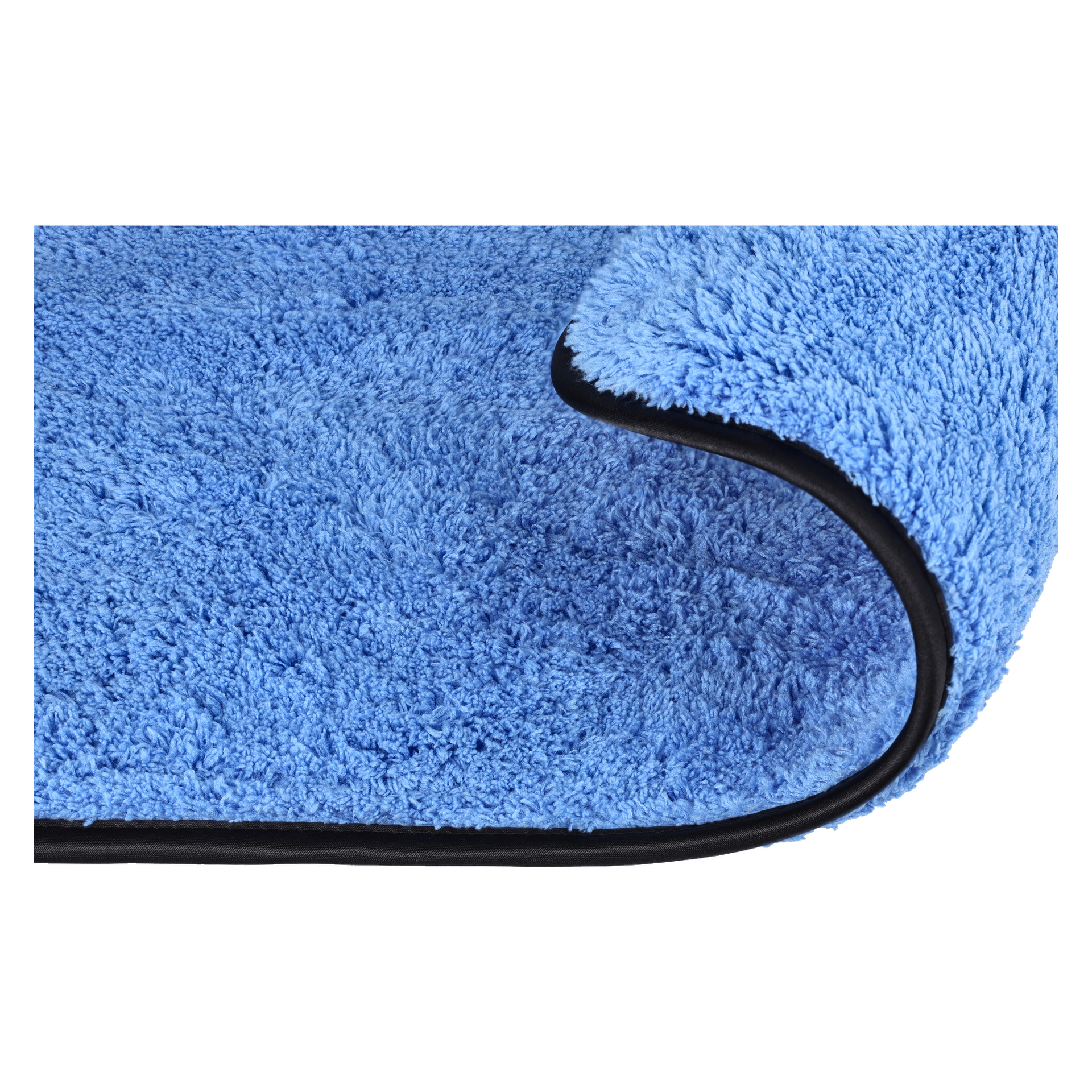 Närbild på det blå Hamron Microfiber-tyget med ena hörnet vikt, vilket visar dess mjuka, fluffiga textur och svarta broderade kant.