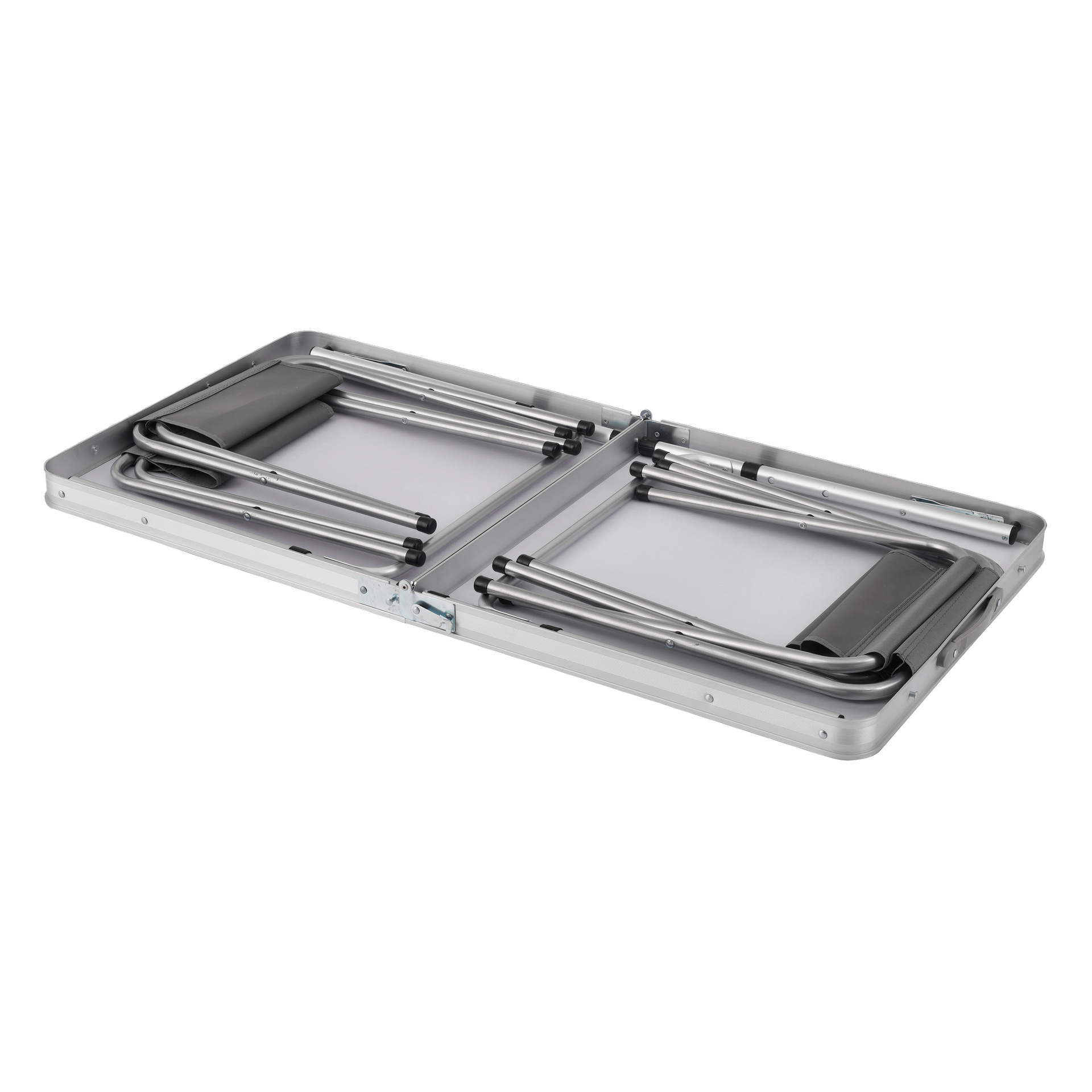 Kajobas 5-delte sammenleggbare campingbordsett inkluderer et kompakt bord med metallrammer og seter i svart stoff. To krakker passet pent inne i det sammenbrettede bordet, noe som gjorde det lett å bære og oppbevare.