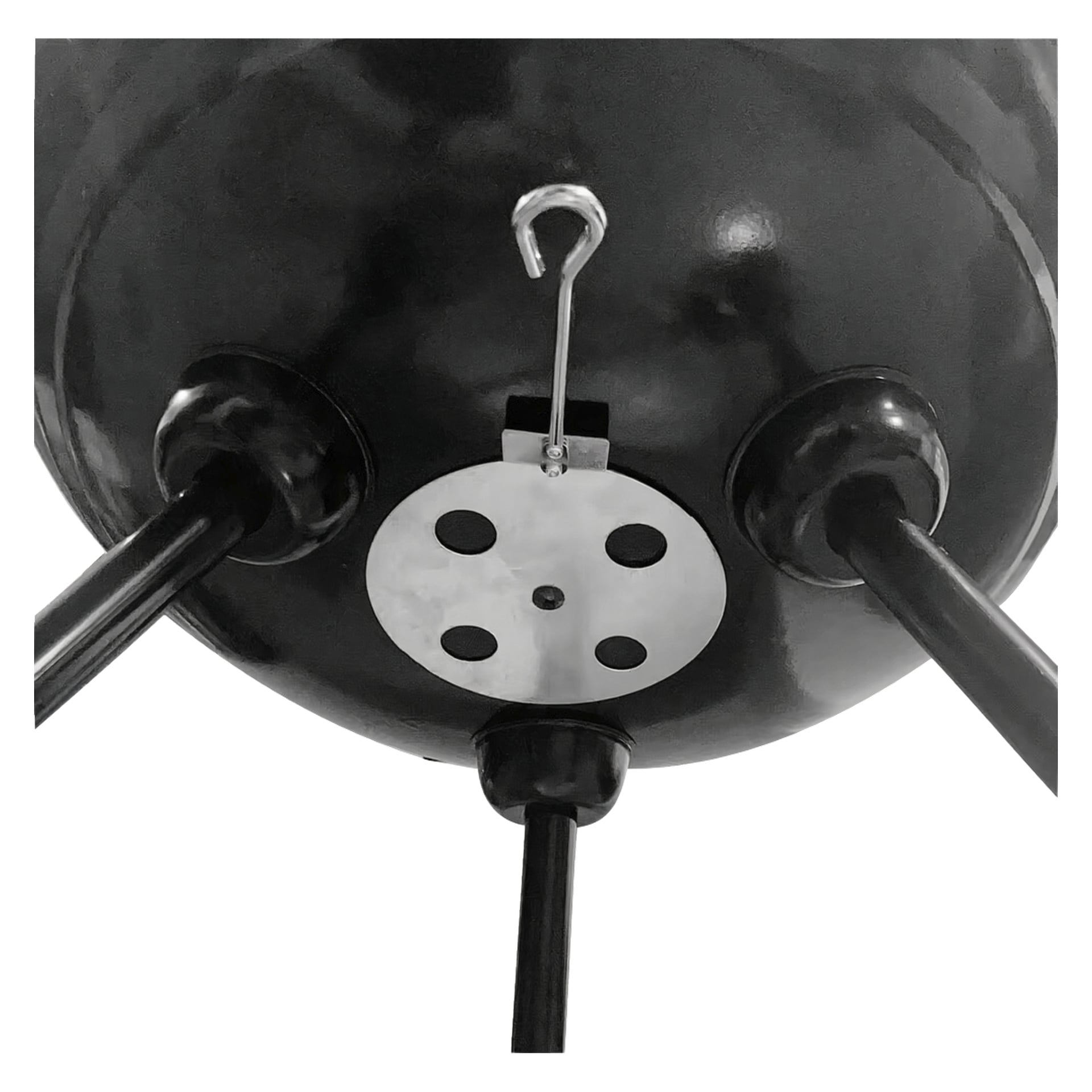 Nærbilde av undersiden av en Burns & Barkles Kettle grill Coal King 430, med tre sammenkoblede ben, en metallventil med sirkulære hull og en sentral metallkrok.