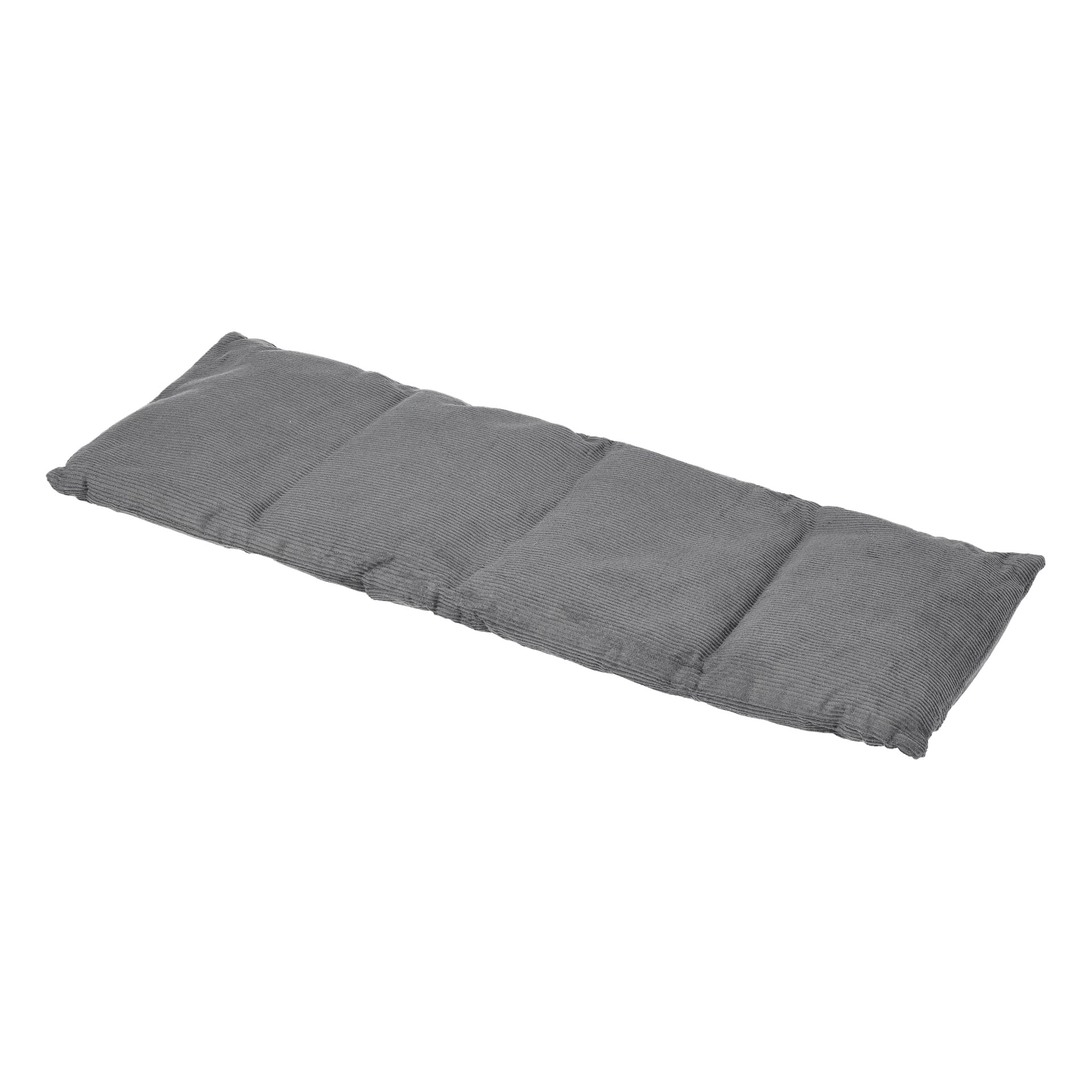Menuett Wheat cushion är en rektangulär, grå dyna med fyra sydda sektioner, gjord av texturerat tyg.