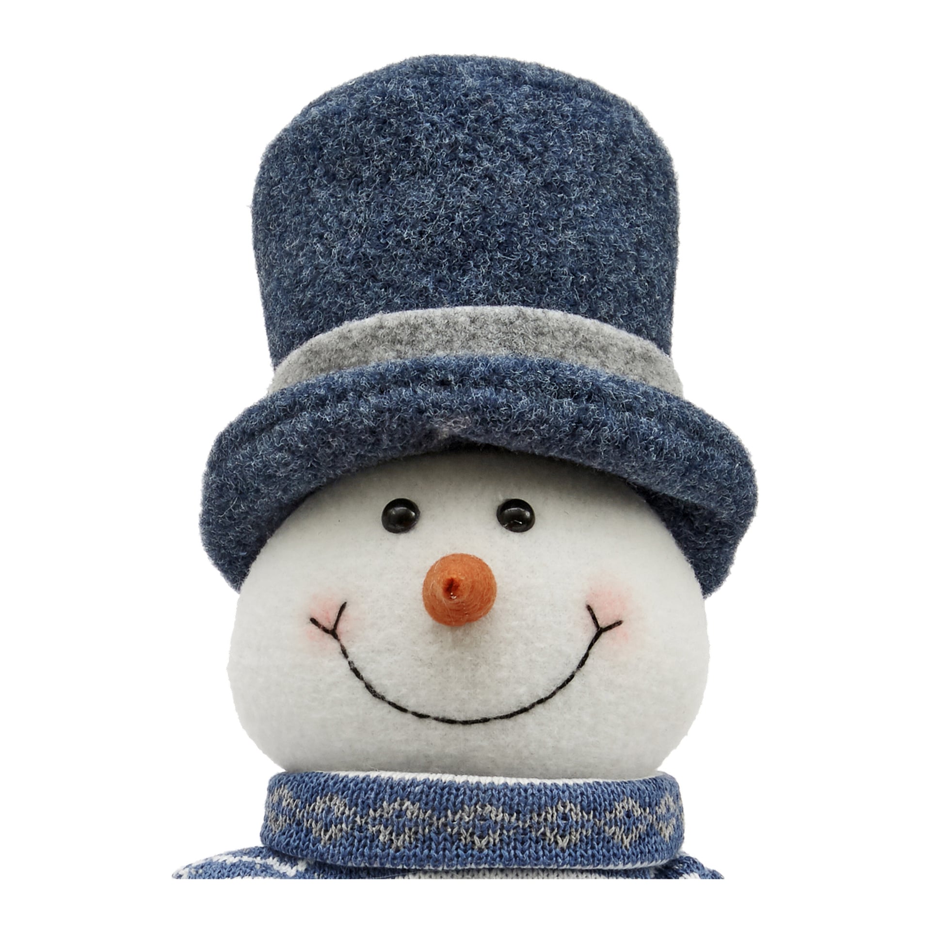 En EKVIP Snowman-gosedjur med ett glatt brett leende, orange morotsnäsa, svarta knappögon och rosiga kinder bär en blå hög hatt med grått band och en matchande blå halsduk.