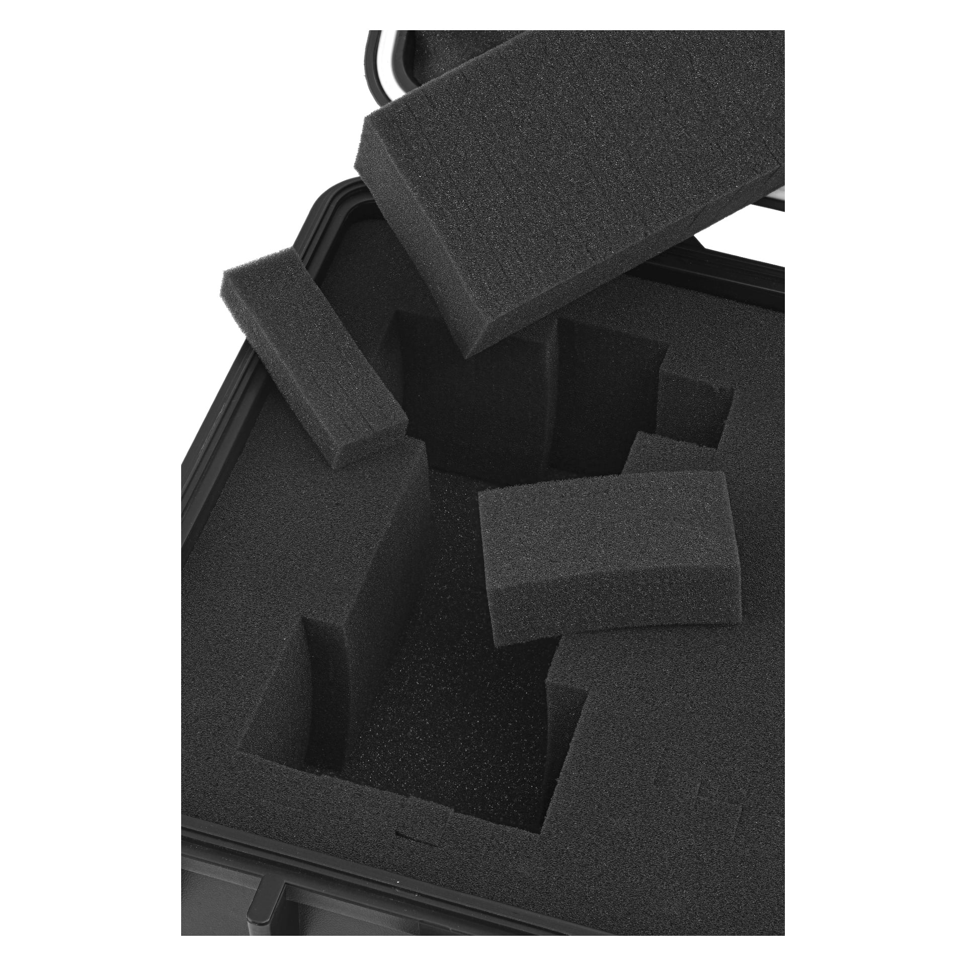 Ett svart Hard Head Protection-fodral med lager av skuminsatser, några utdragna och placerade i närheten, vilket exponerade ett precist skuret fack i skummet designat för att säkert hålla saker eller utrustning.