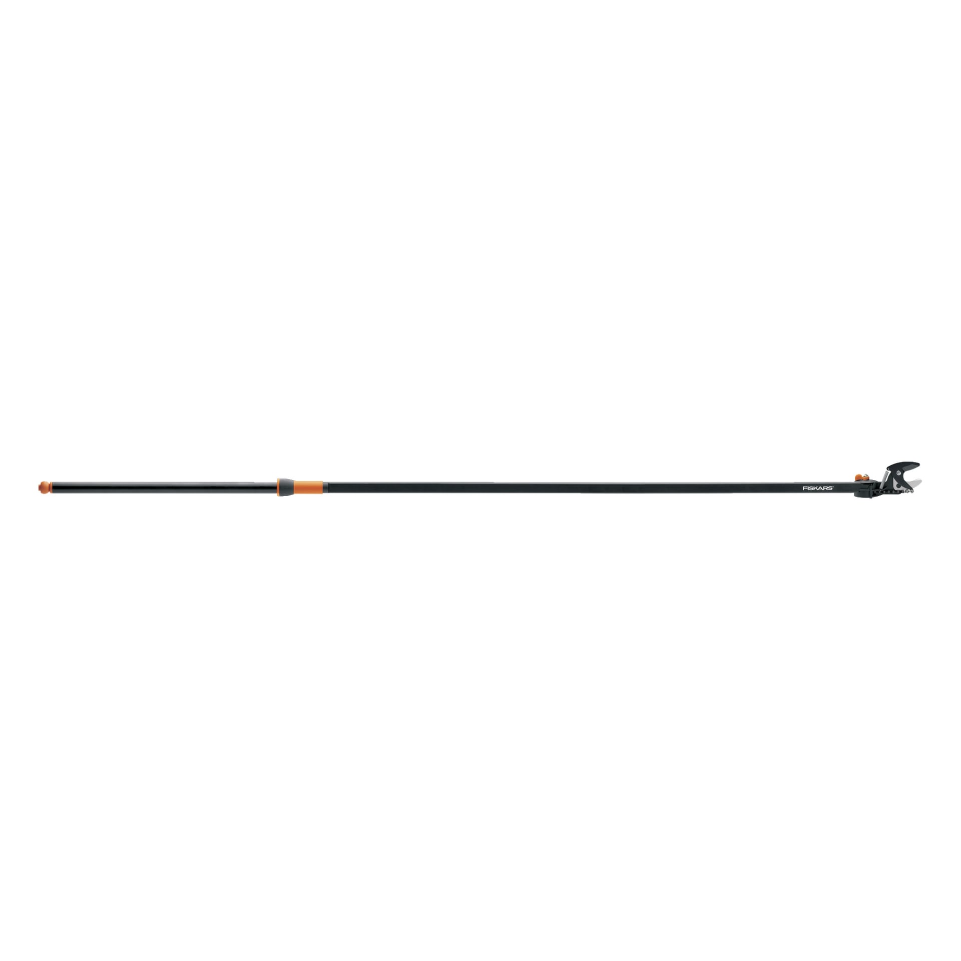 Fiskars pole Puncer UP84 är ett svart och orange utdragbart verktyg med ett skärblad i ena änden, gjort för att nå och trimma höga grenar. Stången visar varumärket Fiskars.