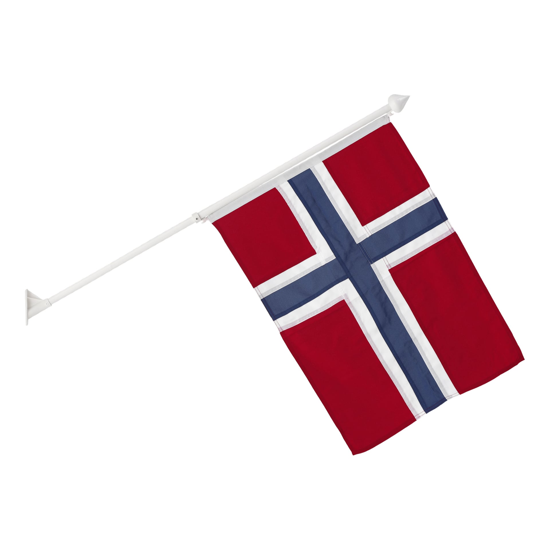 En norsk fasadflagga med rött fält och ett blått kors med vitt inramning är monterad på en vit stång och vinklad fäste för visning.