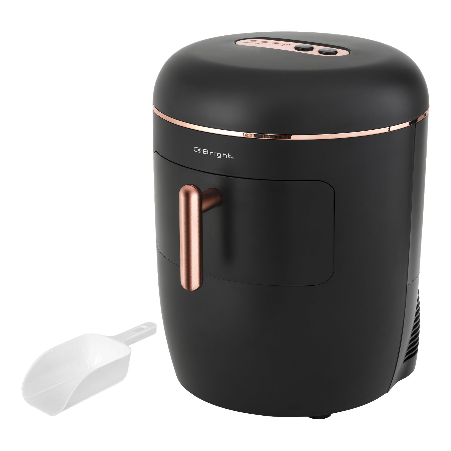 En matt svart cylindrisk Bright-ismaskin med roségulddetaljer och handtag är placerad bredvid en vit plastskopa. Tre kontrollknappar finns upptill, och Bright-logotypen syns tydligt på framsidan av apparaten.
