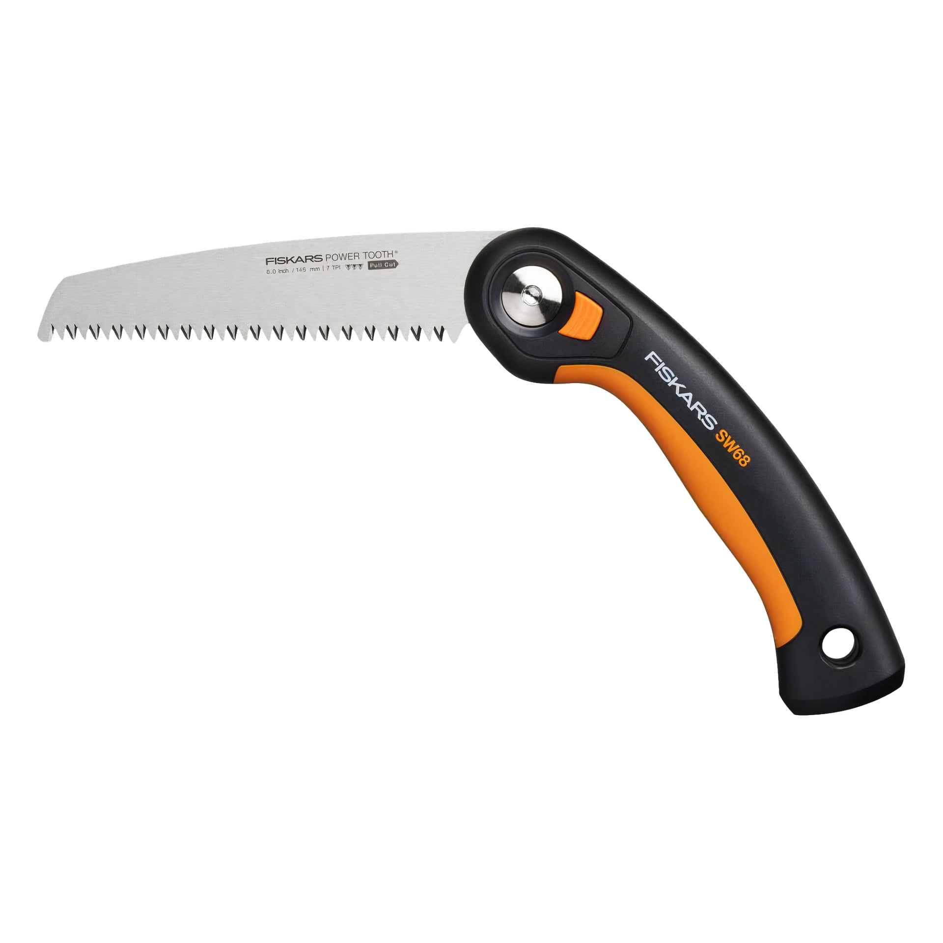 En Fiskars Folding Saw Plus M SW68 med ett böjt handtag i svart och orange och ett rakt, tandat metallblad med Fiskars Power Tooth-logga.