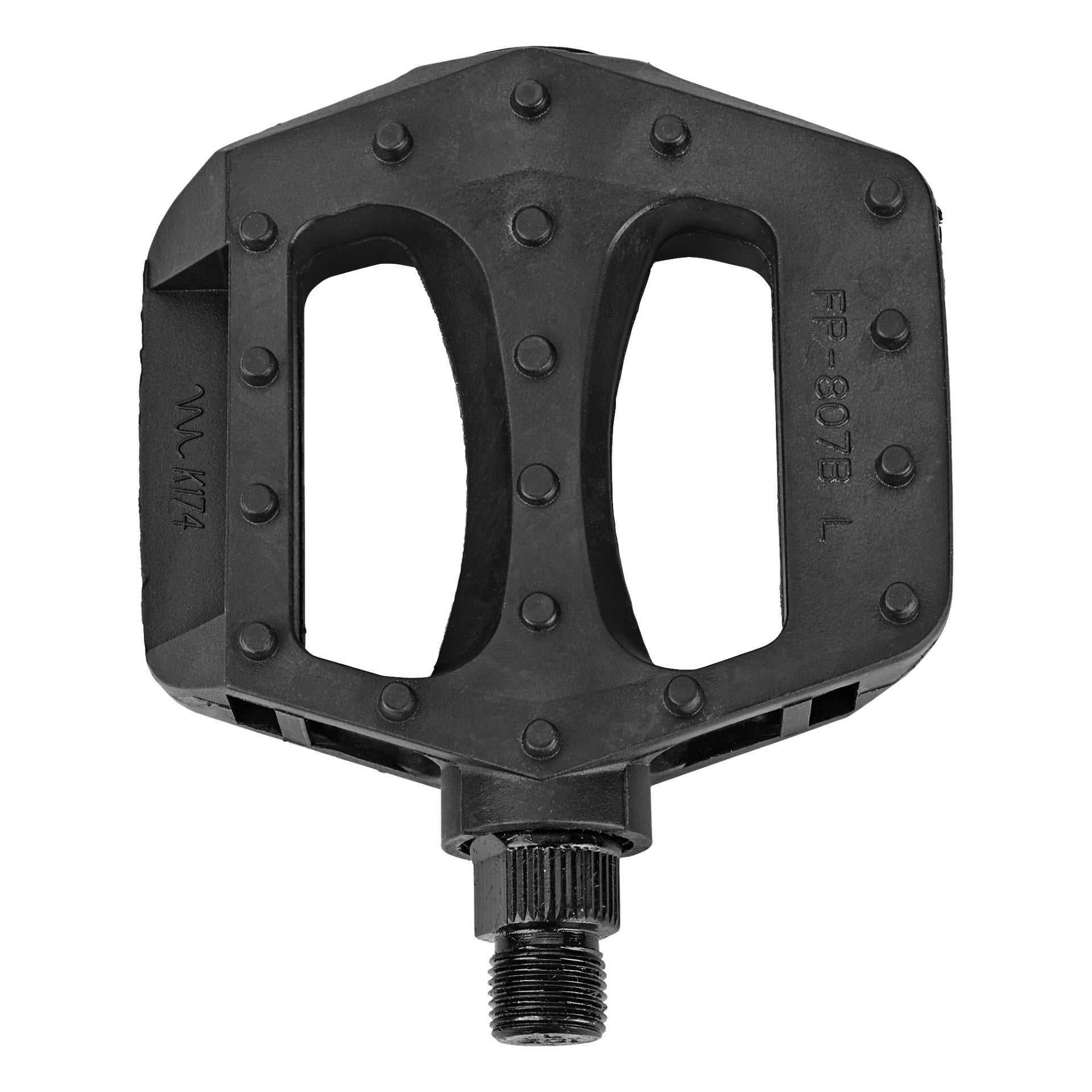 En svart plastcykelpedal från Kayoba med en texturerad yta för grepp, en metallspindel och två framträdande utskärningar. Modellnumret FP-807B L tillsammans med andra märkningar kan ses på dess yta.