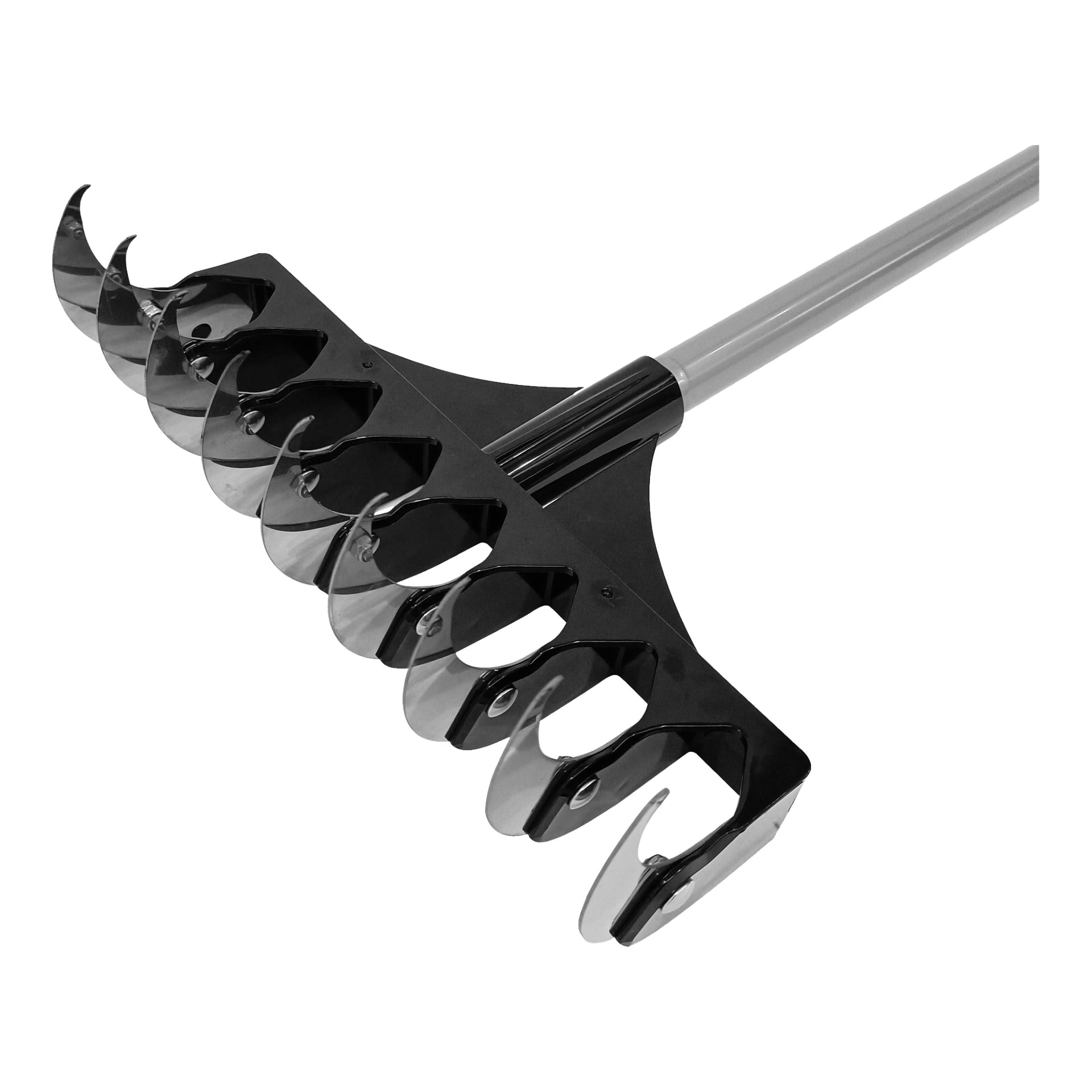 Närbild på Hard Head Lawn Aerator som visar ett robust metallhandtag och ett svart huvud utrustat med flera böjda, kloliknande tänder för tungt trädgårdsarbete eller trädgårdsarbete.
