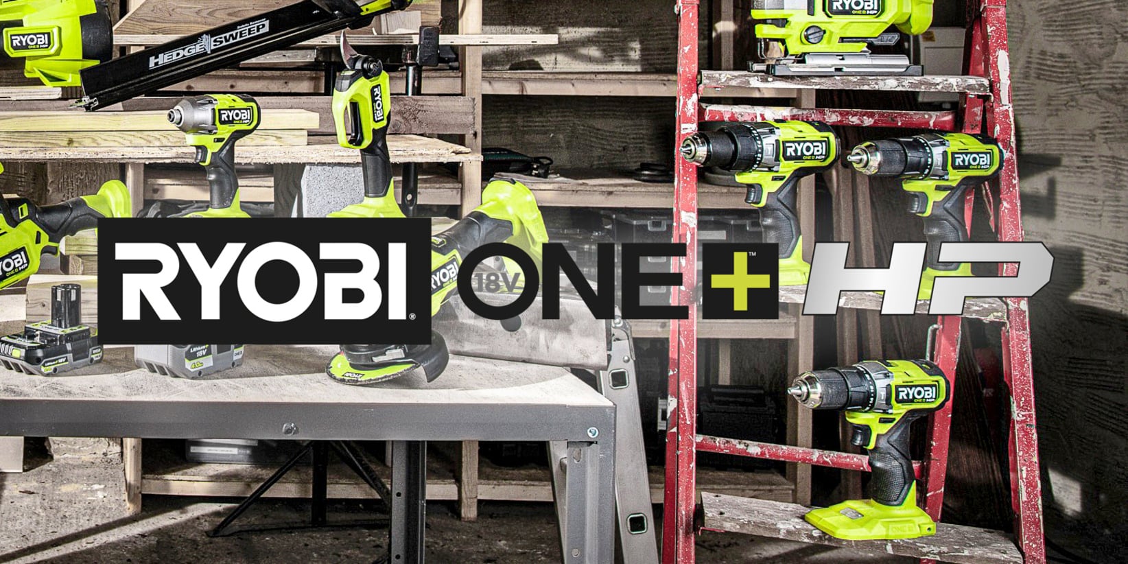 Olika borrmaskiner och sågar från Ryobi är placerade på verkstadshyllor och en röd stege med Ryobi ONE+ HP-logotypen i mitten.