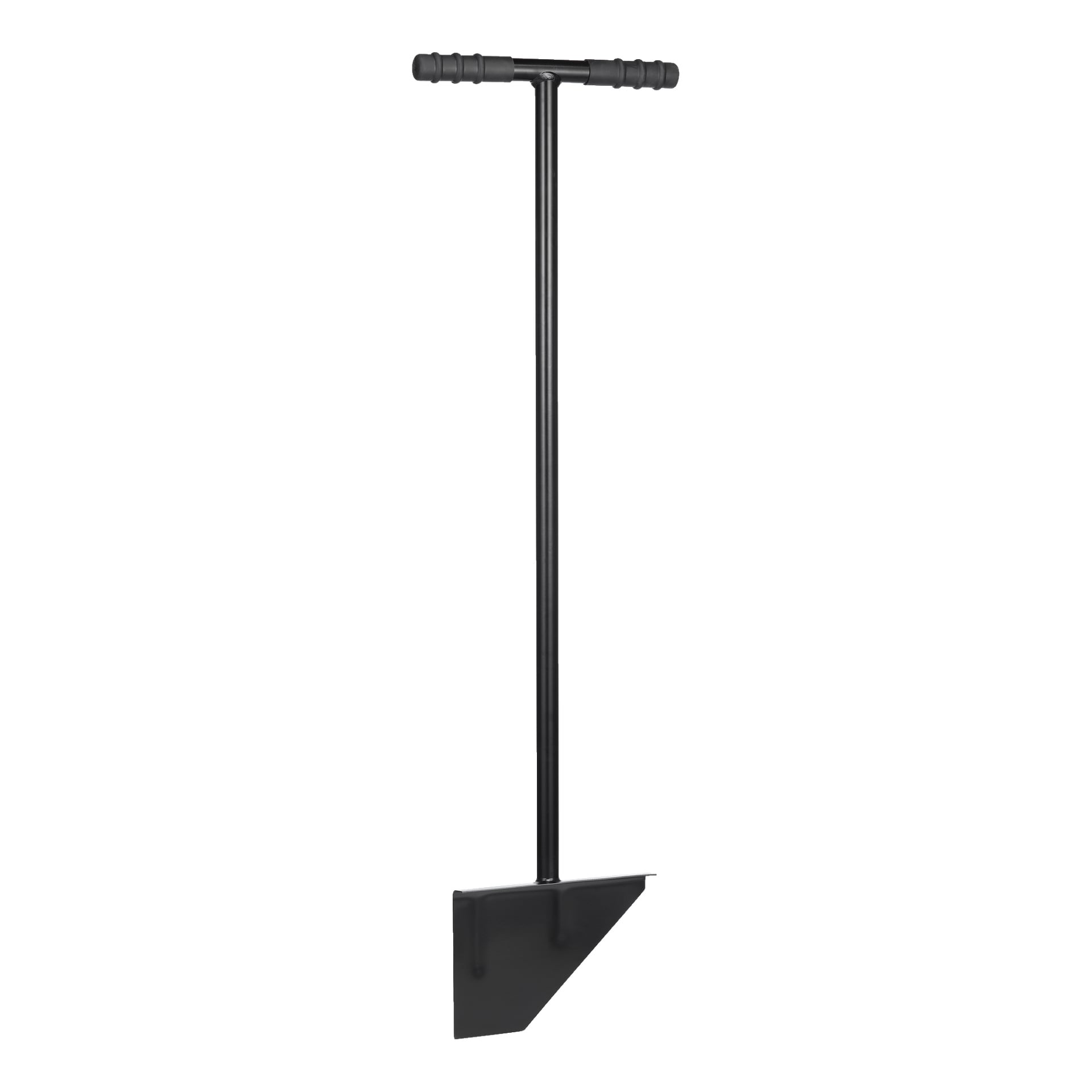 En Fiskars Edge trimmer Solid, gjord av metall, har ett högt rakt handtag med ett T-format grepp och ett vinklat platt blad vid basen, byggd för att trimma gräsmattekanter och trädgårdsanläggning.