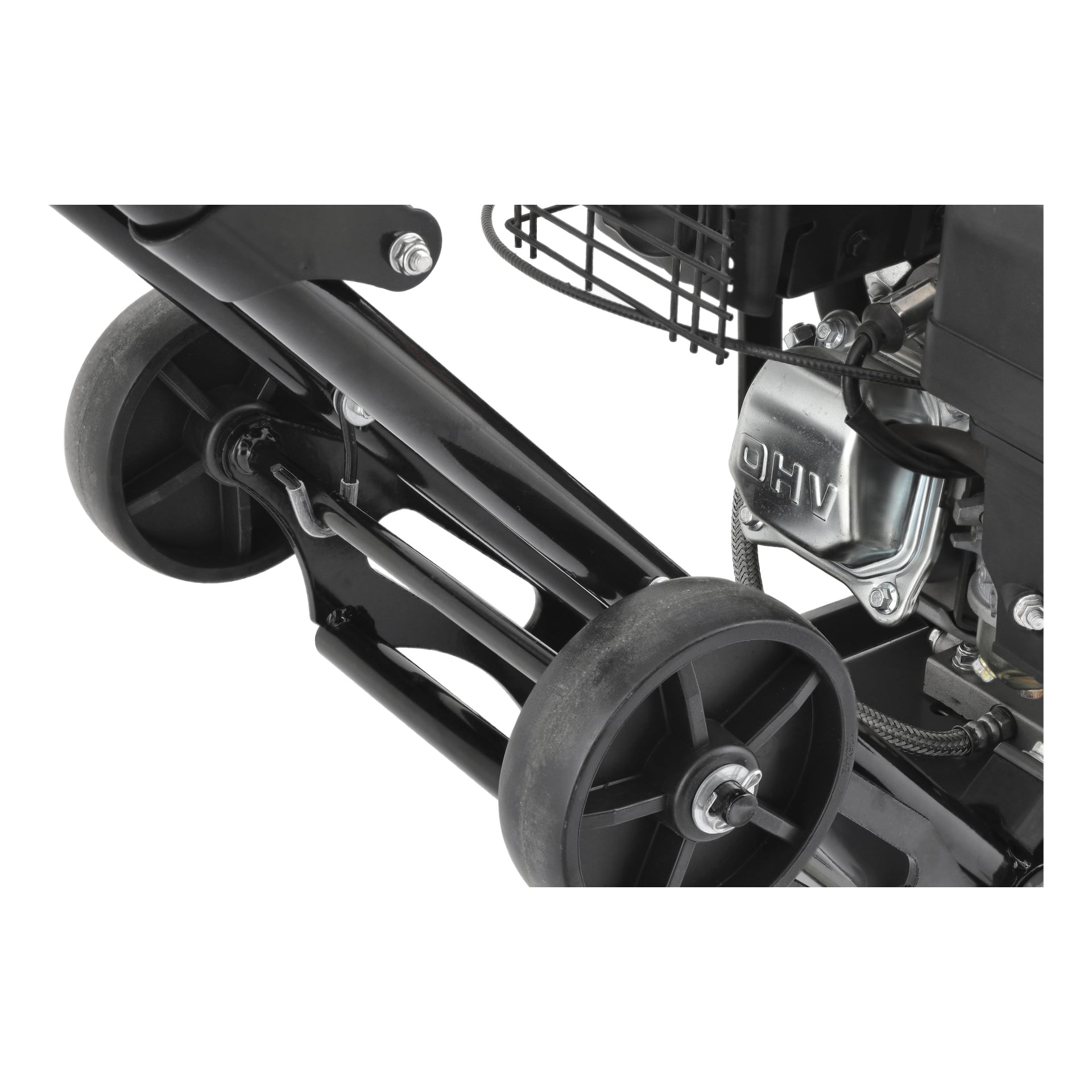 Detaljerad närbild av ett svart utomhusverktyg från Meec Tools Vibratorplatta, med fokus på hjulen, den stadiga ramen och en del av motorn med synliga OHV-markeringar och framträdande metalldelar.