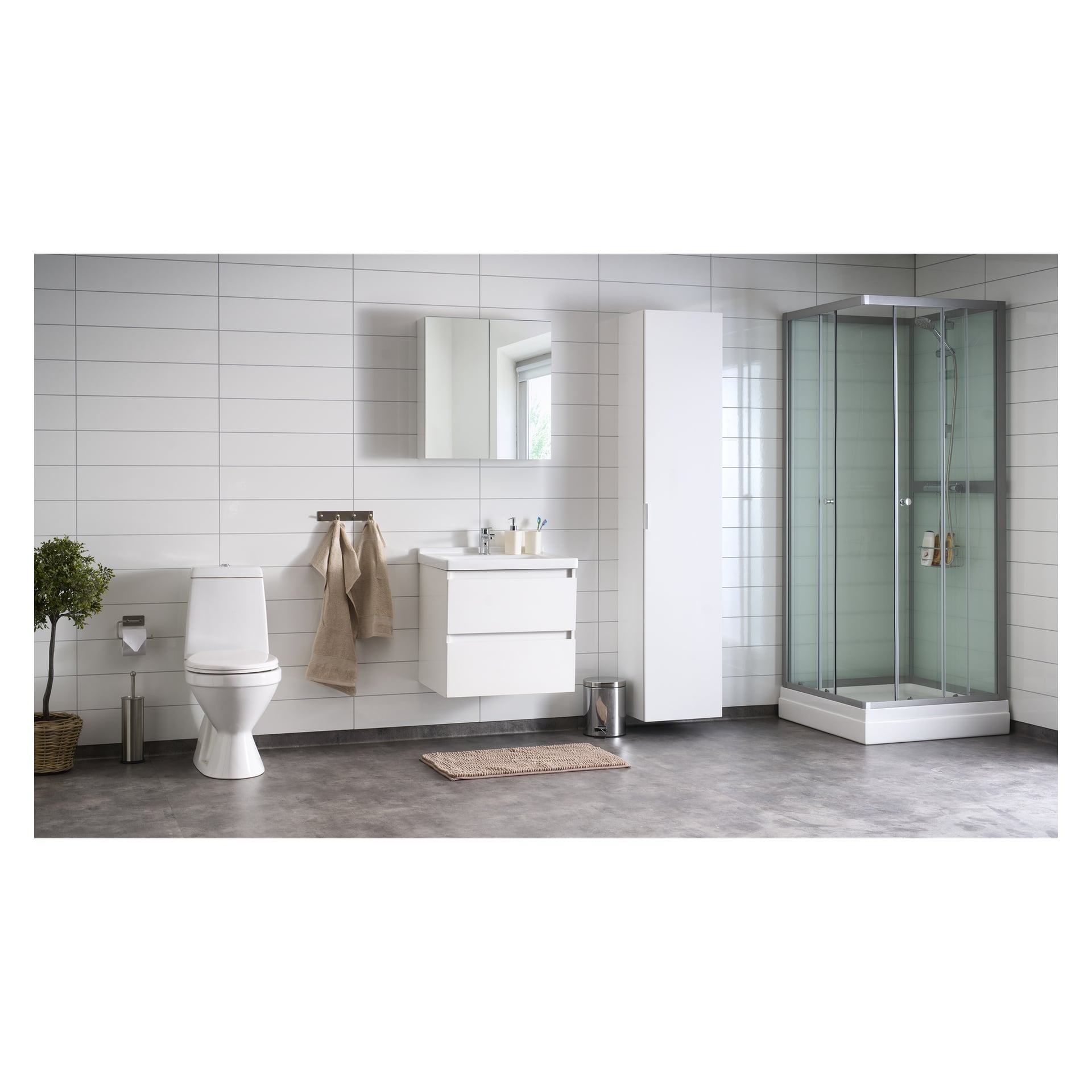 Modern badrum med vita kakelväggar, toalett, väggmonterad handfat med förvaringslådor, spegelskåp ovanpå, EKVIP Tall Girona skåp för extra förvaring, glasinglasad dusch, handduksställ med beige handdukar, en krukväxt som tillför grönska och ett fönster som släpper in naturligt ljus.