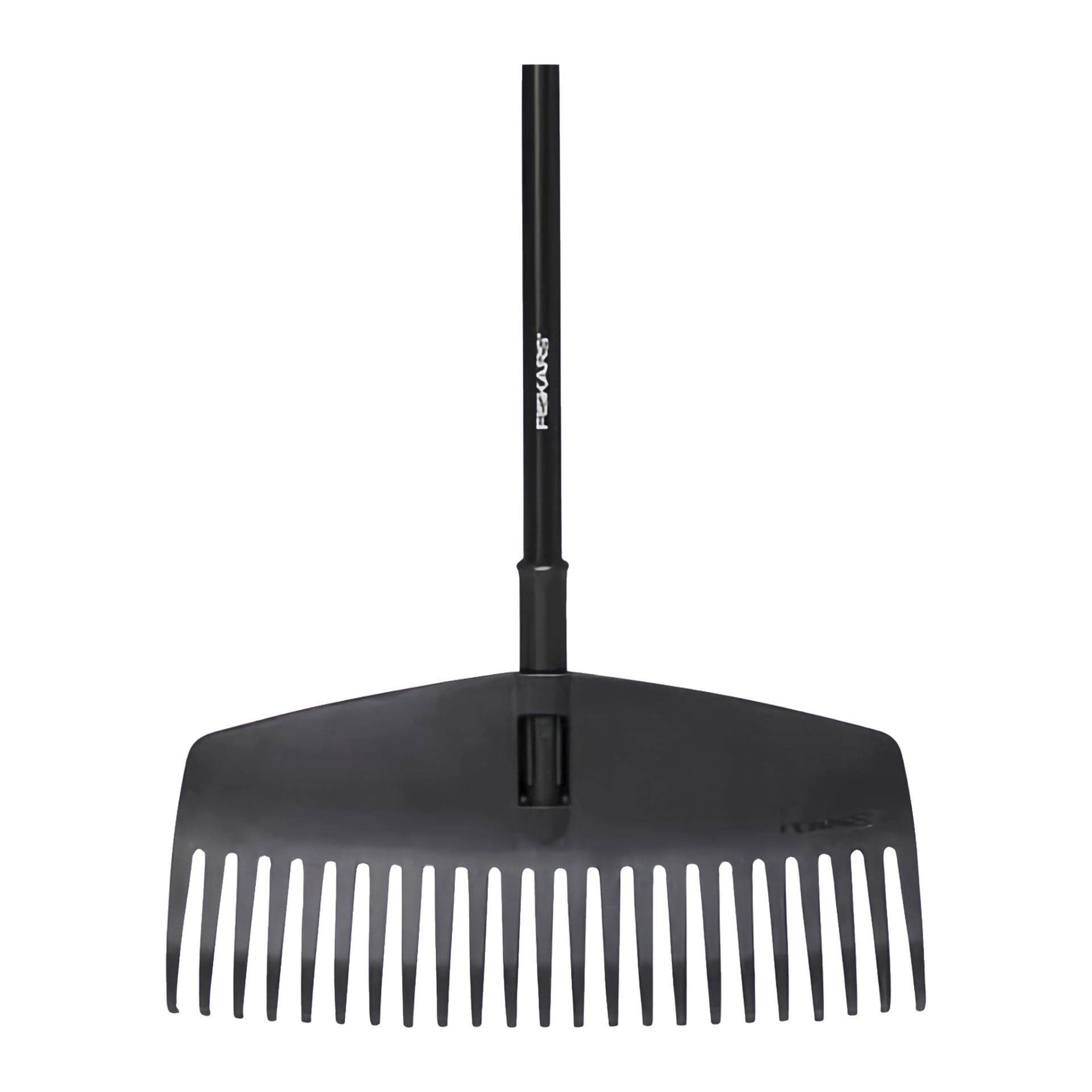 En svart plast Fiskars Rake Solid M med rakt handtag och breda, jämnt placerade tappar. Handtaget har varumärket "Fiskars" i vitt nära kratthuvudet.