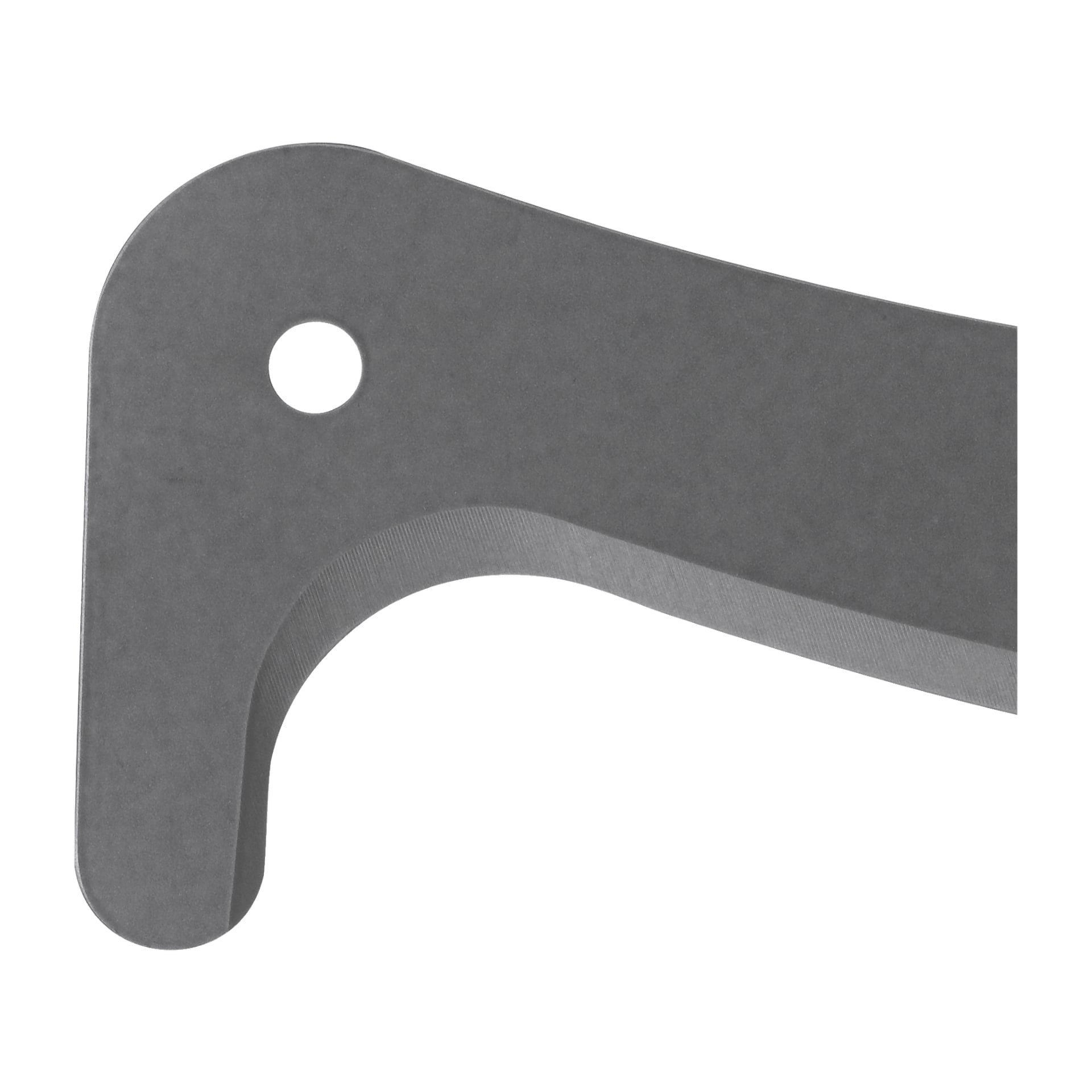 Närbild av Fiskars Clearing-kniven WoodXpert XA3 Medium, som visar dess grå metallblad med en böjd egg och ett cirkulärt hål nära det övre vänstra hörnet.