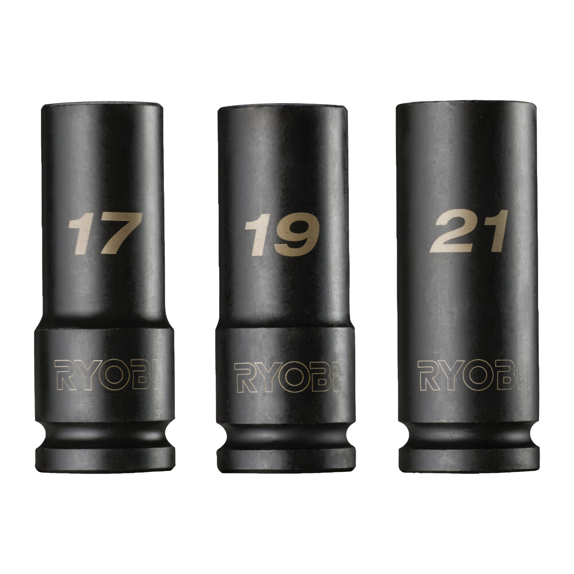 Tre svarta slaghylsor från Ryobi Socket Set RHDIS3PC stå upprätt. Varje hylsa har en guldfärgad markering—17, 19 och 21—och Ryobi-varumärket graverat nära basen.