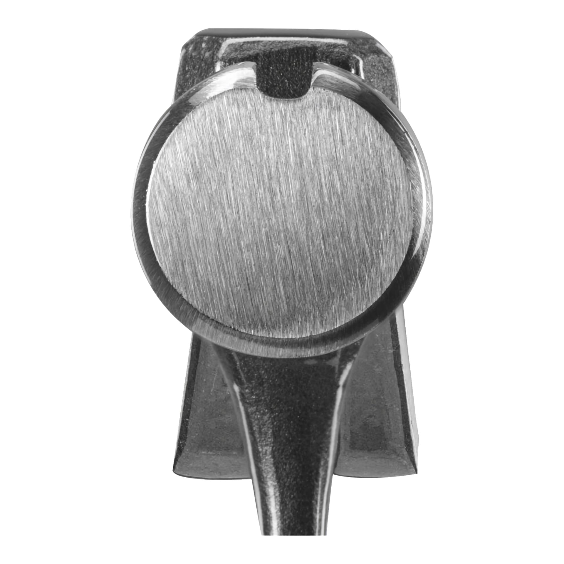 Närbild på en Ryobi-snickarhammare som visar metallhuvudet med dess runda slagsida och en del av handtaget.
