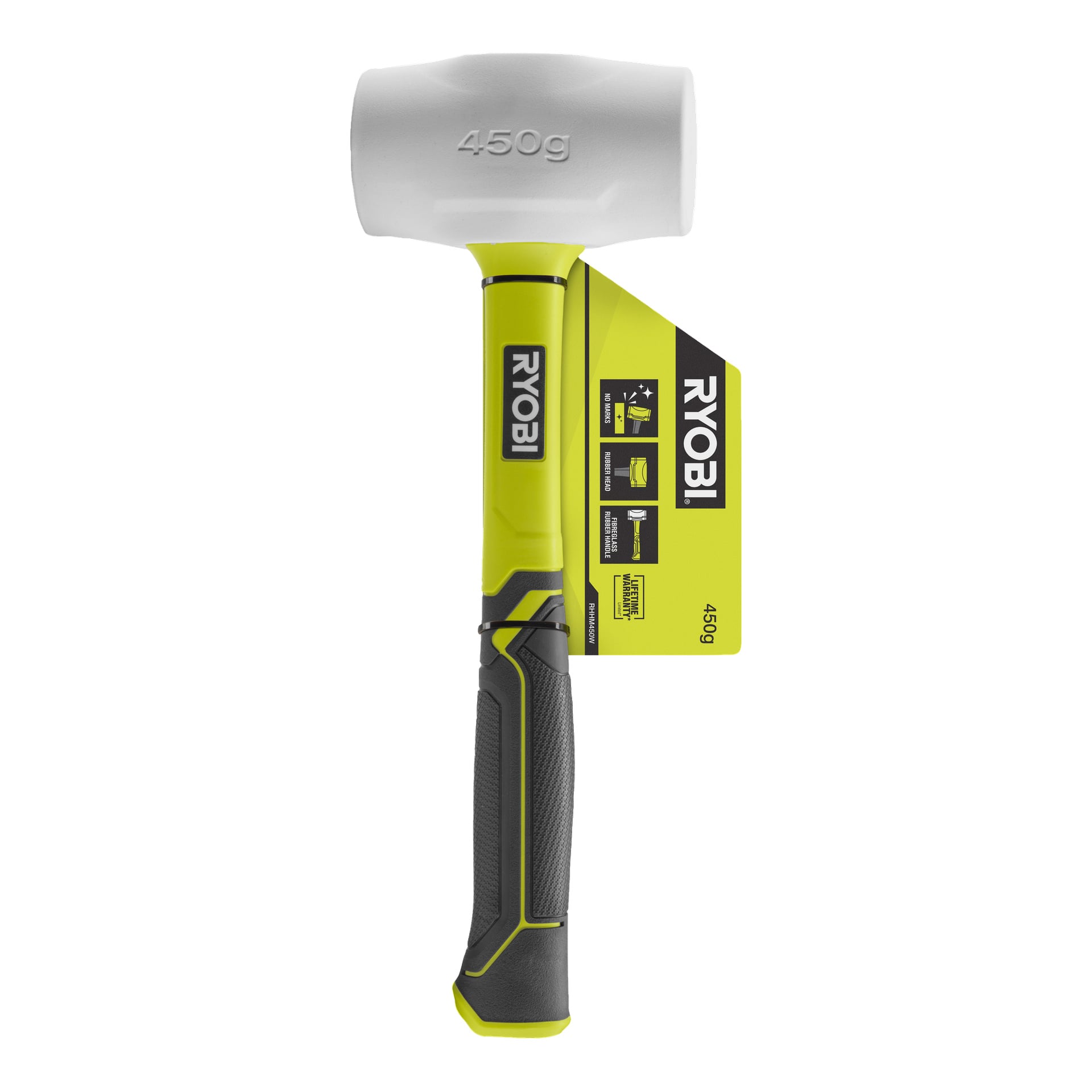 En Ryobi RHHM450W gummihammare med ett 450 g märke på det vita huvudet och ett handtag med svart och neongult texturerat grepp. En informationstagg fästs på klubban.