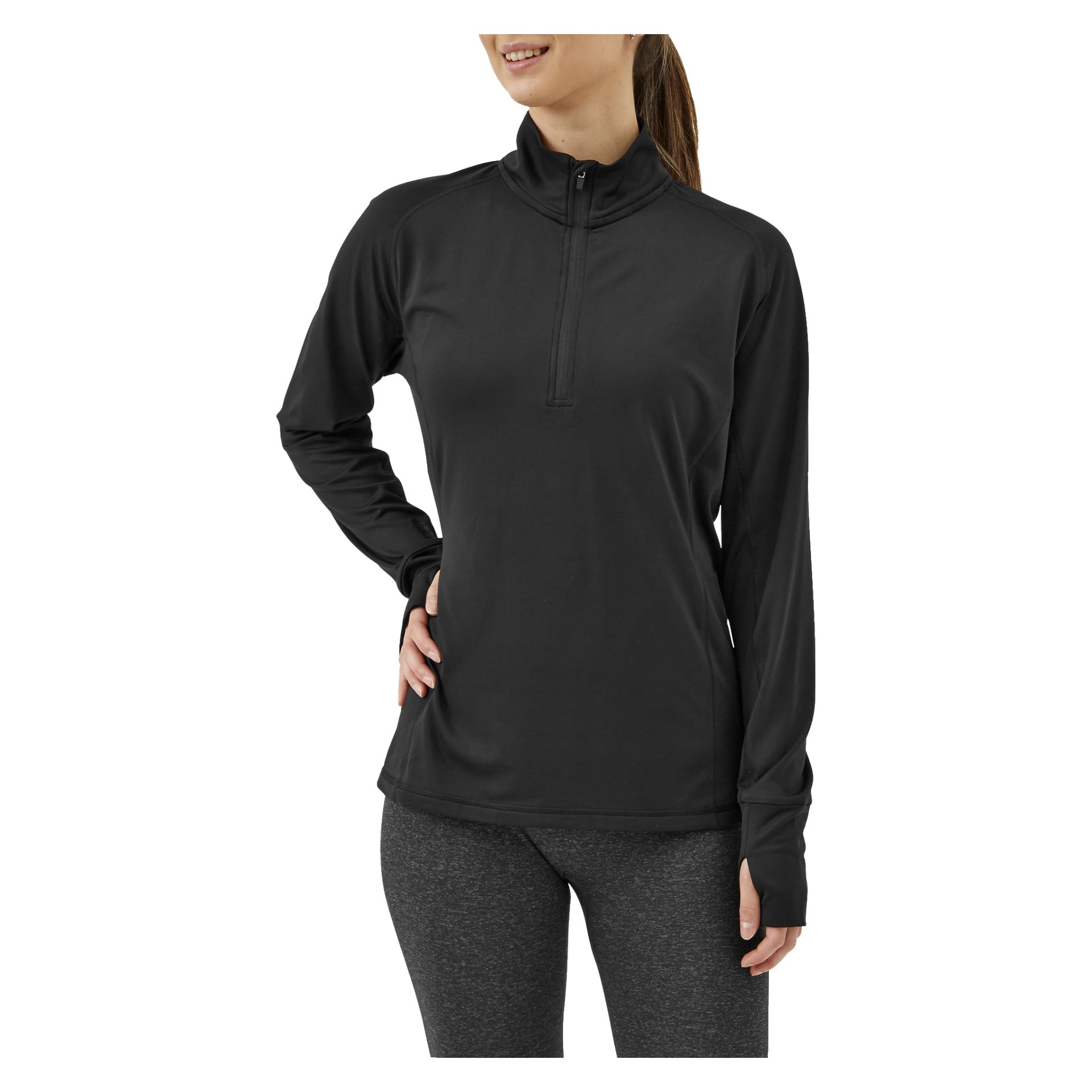 Man modellerar Kayoba Women's Functional Top London, en långärmad svart dragkedja sporttopp med dragkedja, kombinerad med mörkgrå leggings. De står med ena handen på höften, lite vriden åt sidan.