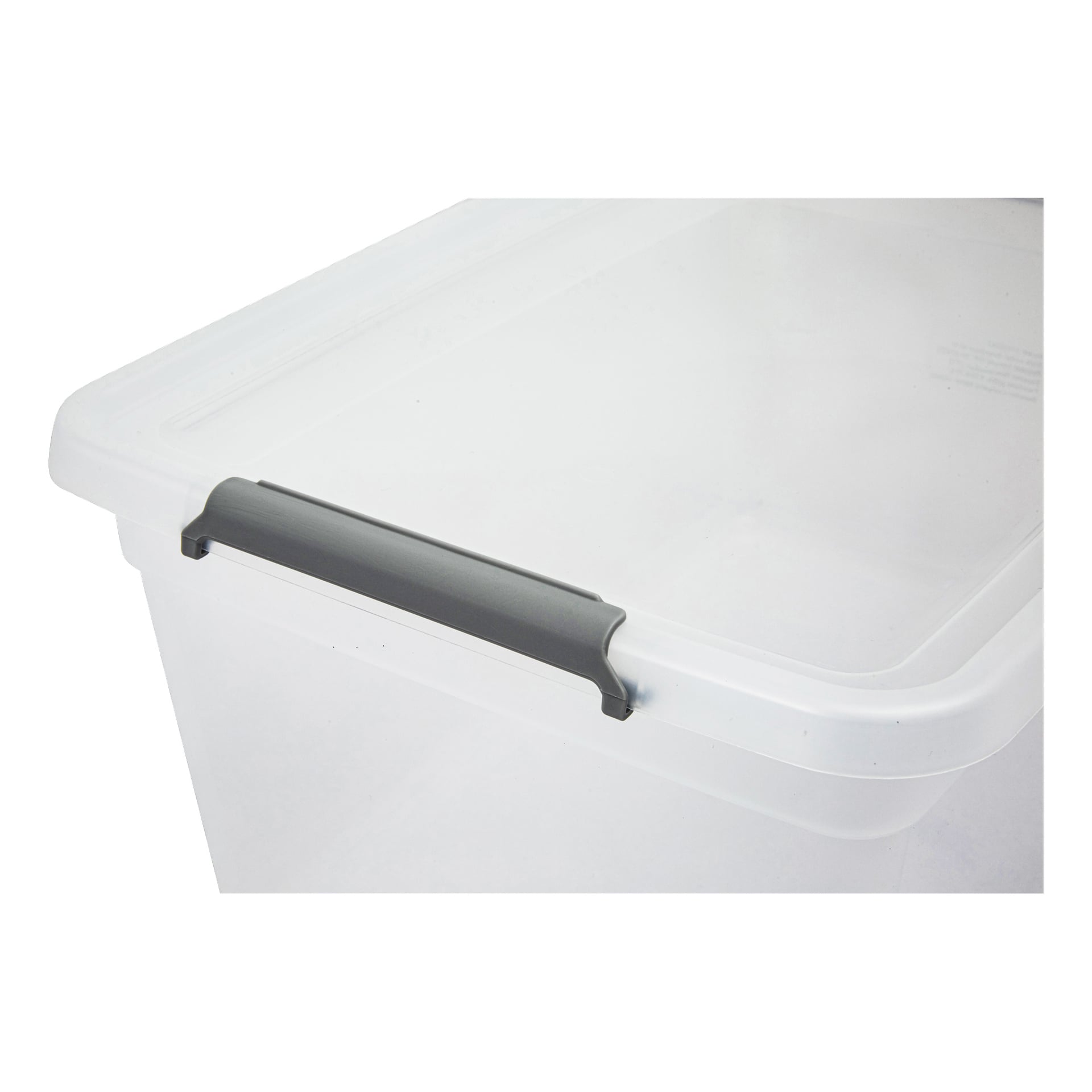 Yksityiskohtainen lähikuva Hard Head Storage -laatikosta näyttää sen läpinäkyvän, sileän muovisen rakenteen, jossa on tukevasti kiinnitetty kansi, jossa on musta kahva. Laatikko on tyhjä ja siinä on pyörät liikkumista varten.