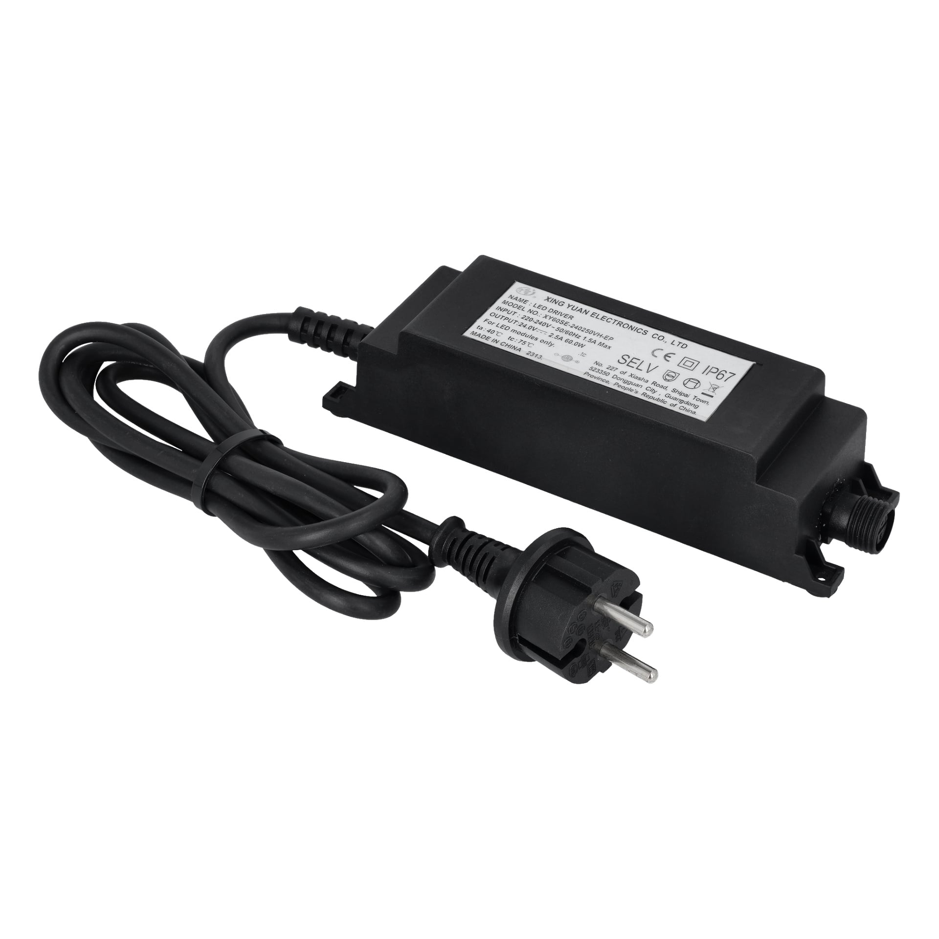 En svart Anslut Transformer Connectable System strømforsyningsadapter med en europeisk stil plugg, en lang kabel og et rektangulært kabinett med en teknisk informasjonsetikett på oversiden.