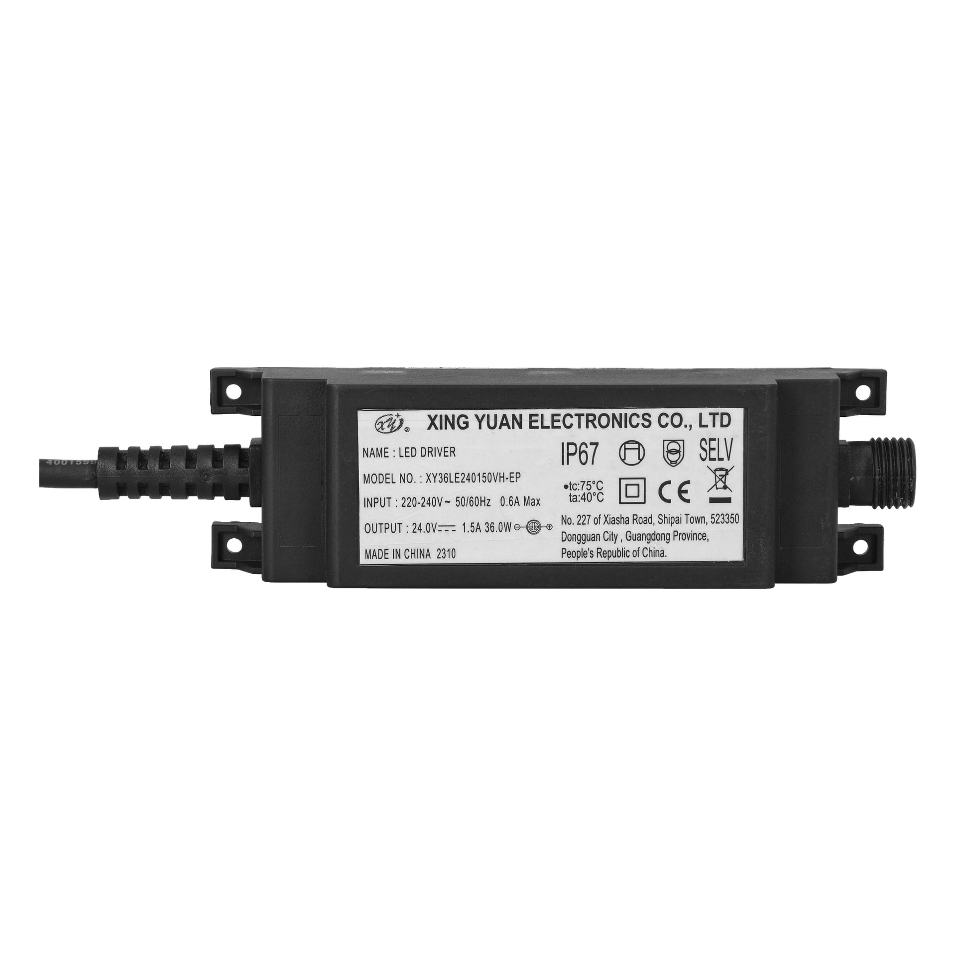 Et svart, rektangulært transformatorkoblet system fra Anslut vises, med en etikett som lister tekniske detaljer som modell XR16J24LG150W-FP, inngang på 220-240V, utgang på 24V, og produsent Xing Yuan Electronics Co., Ltd.