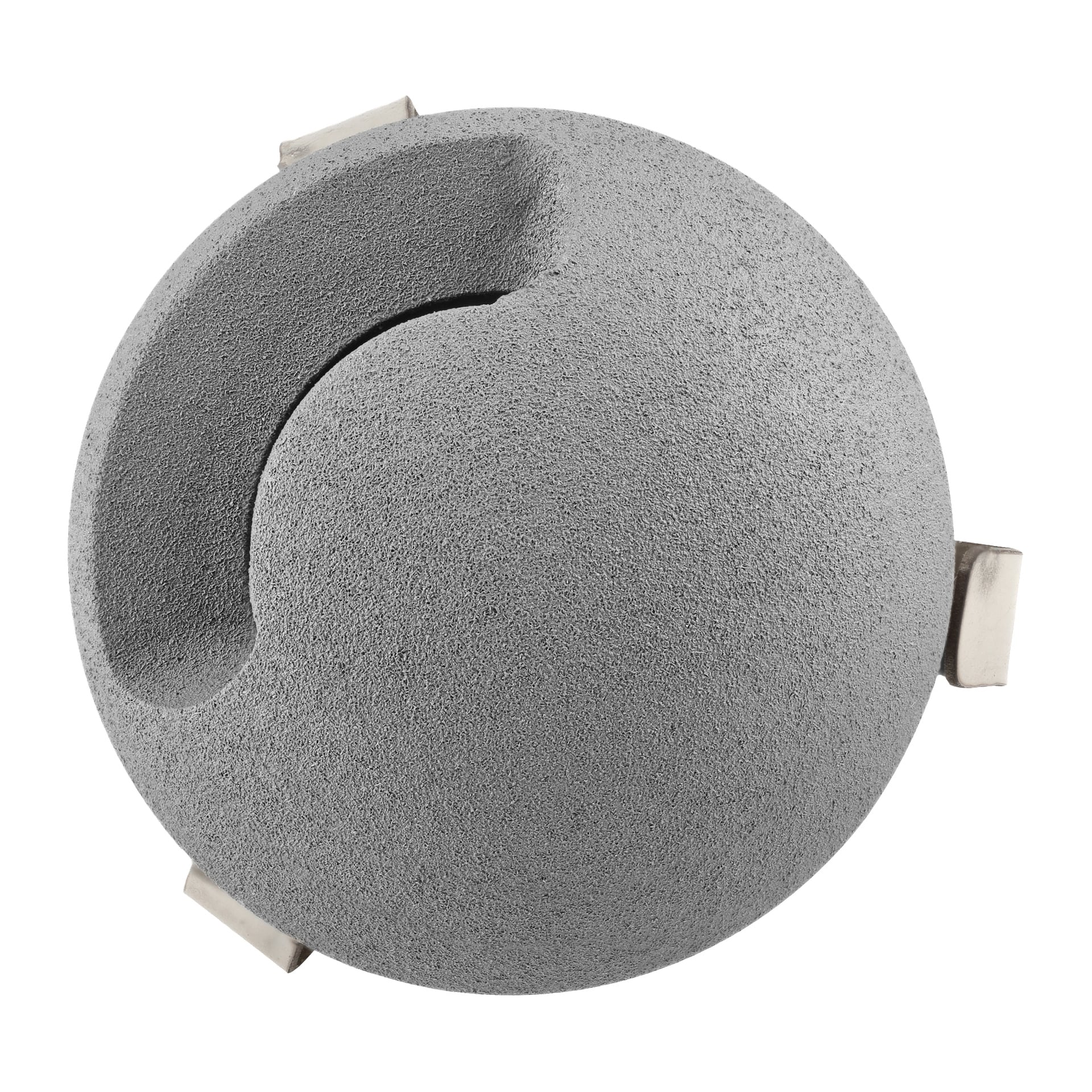 Eine graue, strukturierte Kugel, die zum Anslut Steplights Connectable System 4 Pack gehört, gekennzeichnet durch einen markanten Halbmond-Ausschnitt auf einer Seite und drei gleichmäßig verteilte silberne rechteckige Metalllaschen entlang ihres Randes.