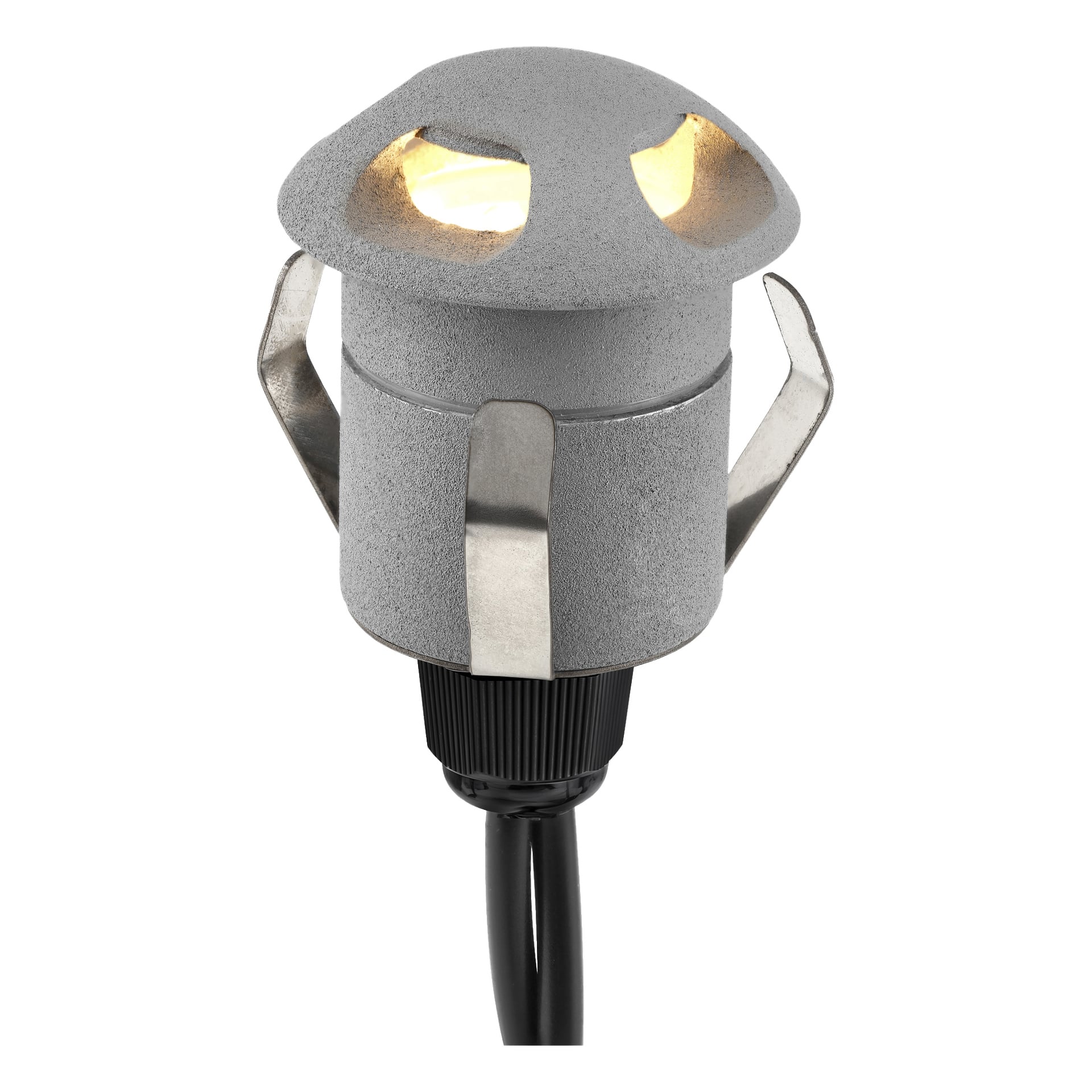 Pakiet Anslut Steplights Connectable System 4 zawiera zewnętrzne światła LED z cylindrycznie szarymi korpusami, trzema wystającymi metalowymi uchwytami oraz czarnymi kablami. Ciepłe światło wpada przez trzy skośne górne otwory w każdej oprawie.