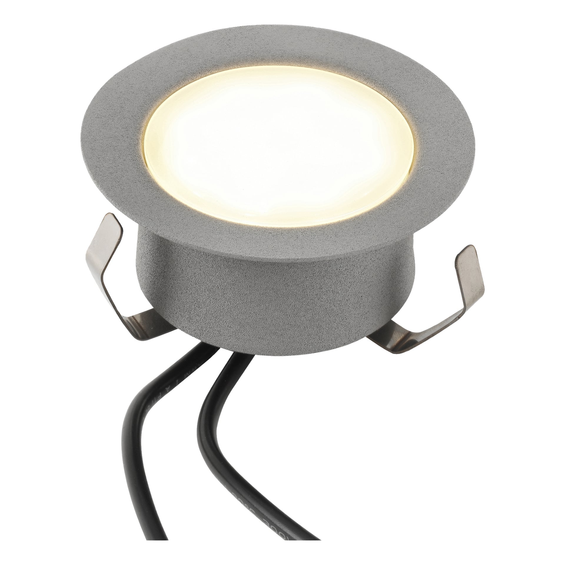 Vier runde, versenkte LED-Deckenleuchten vom Anslut Decklights Connectable System sind ausgestellt, jede mit einer matten silbernen Oberfläche. Jede Lampe hat zwei schwarze Drähte, die von hinten herausragen, und ist auf beiden Seiten mit Metallfederklammern für eine einfache Installation ausgestattet.