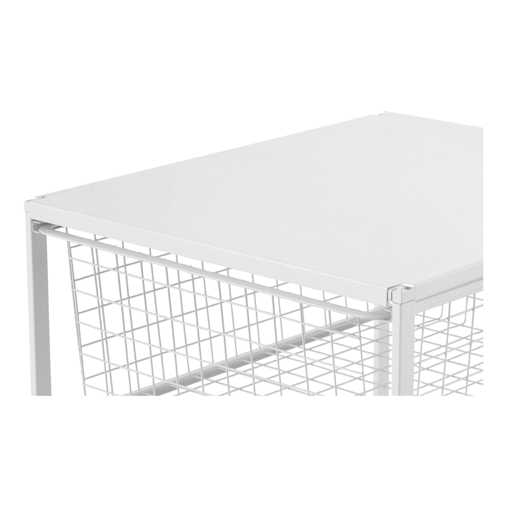 Zbliżenie pokazuje panel Hard Head Top dla stojaka na kosze, podkreślając jego nowoczesny, biały prostokątny kształt. Ma płaską górną półkę nad koszem z siatki drucianej, oba podtrzymywane przez solidną białą metalową ramę.