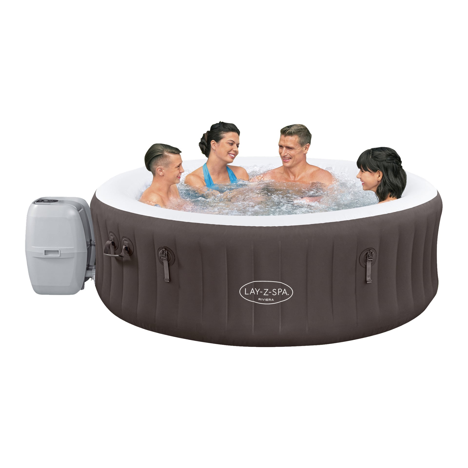 Vier Erwachsene sitzen in einem runden, aufblasbaren Bestway LAY-Z-SPA Riviera AirJet Whirlpool, gefüllt mit brodelndem Wasser, während sie lächeln und plaudern. Der Whirlpool hat eine braune Außenfassade, ein weißes Inneres und eine angeschlossene Steuereinheit auf der linken Seite.