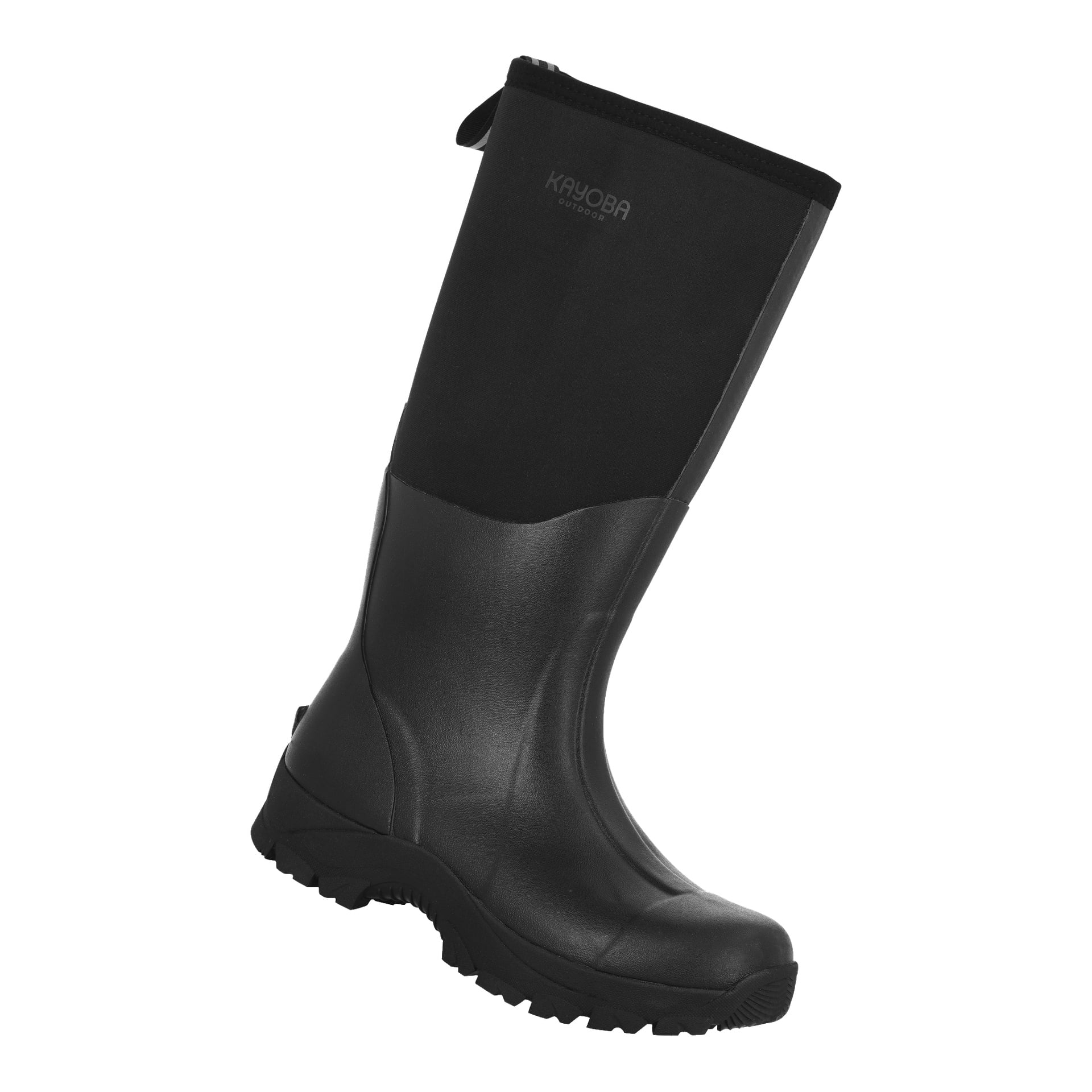 Kayoba Outdoorin korkea musta neopreeni-saapas on esillä kolmen neljäsosan kulmassa, korostaen sen teksturoitua pohjaa sekä vahvistettua kärkeä ja kantapäätä. "Kayoba Outdoor" on painettu takaluukun yläosaan.