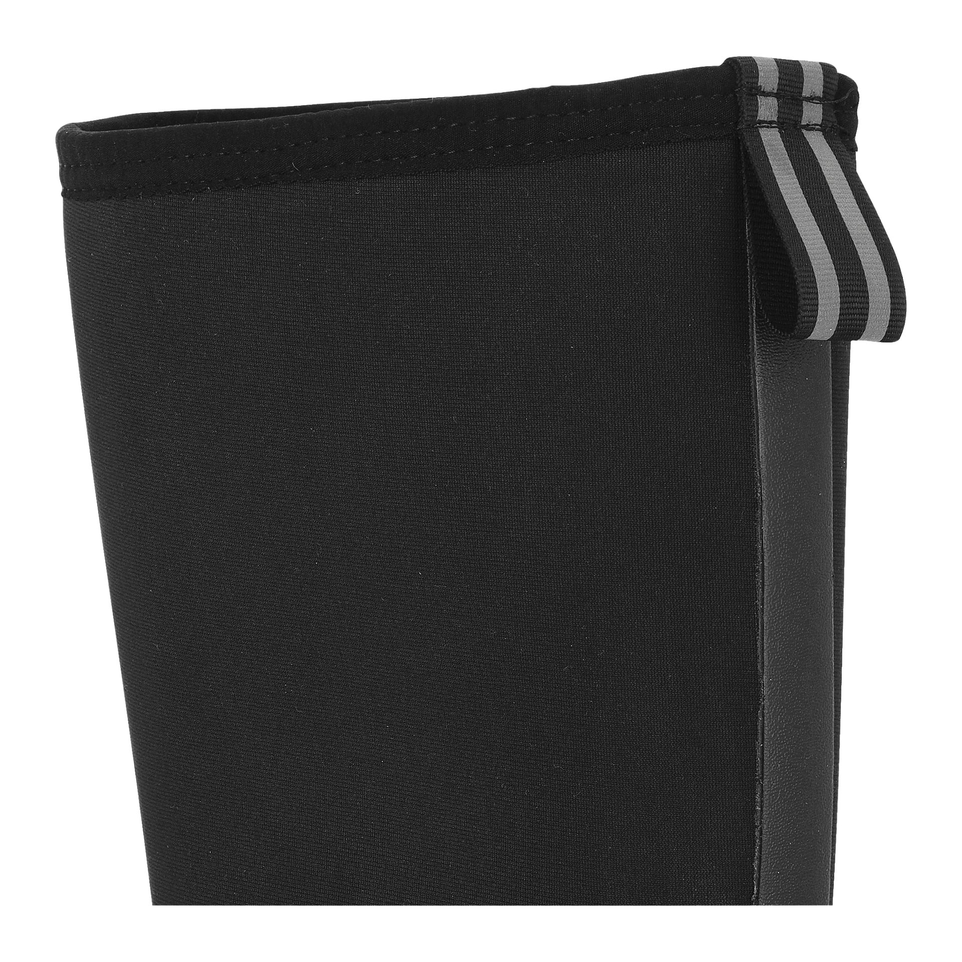 Lähikuva Kayoba Outdoor Neoprene -saappaan yläosasta, jossa näkyy harmaa-mustaraidallinen vetotappi ylhäällä.