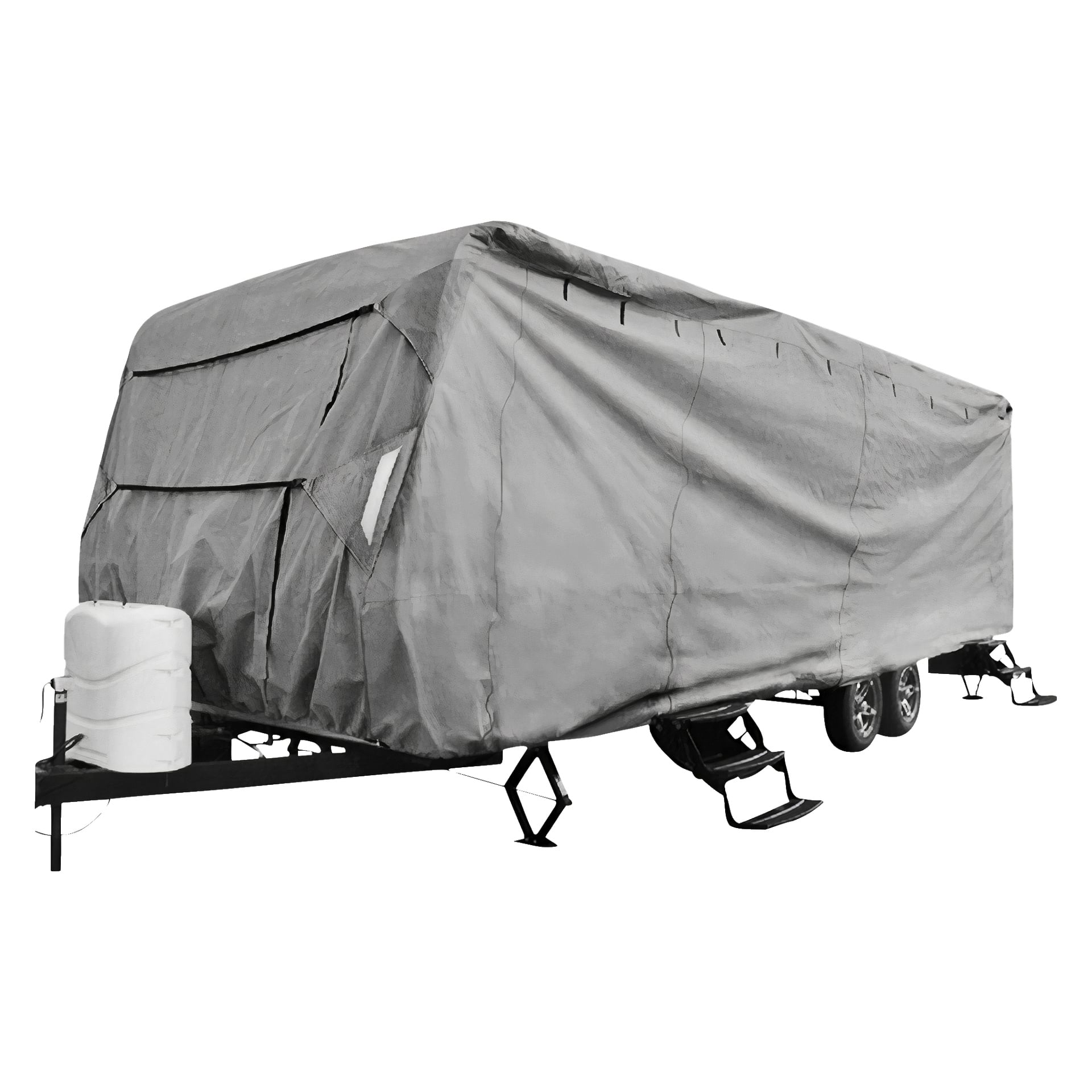 Et Kayoba Caravan-deksel plasseres over en campingvogn med stabilisatorjekkene nede. Det grå dekselet skjermer tilhengeren, som har en hvit propantank montert foran.