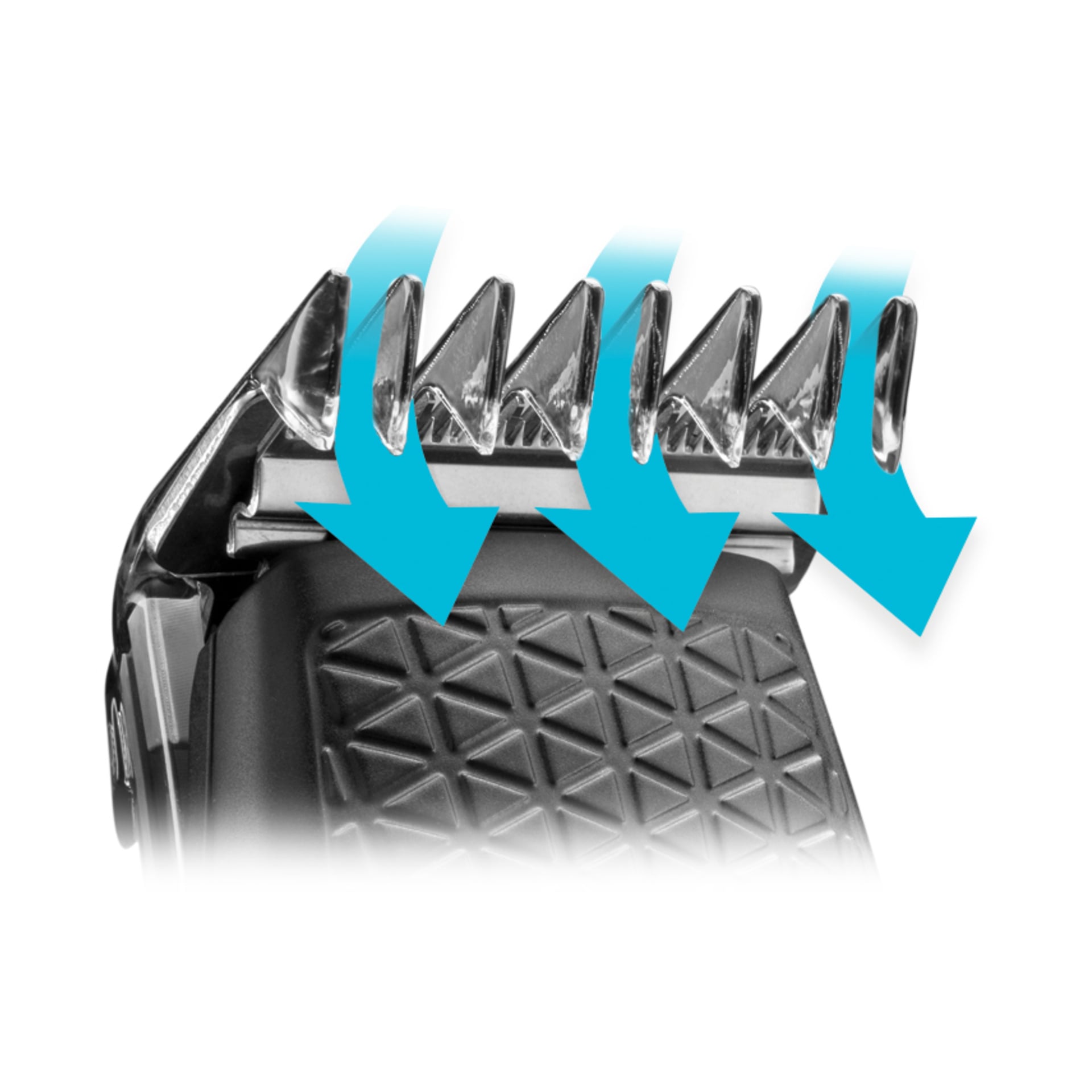 Detaljert nærbilde av Remington Cordless Hair Clipper Power X Series X5 HC5000-bladet, som fremhever det teksturerte designet. Tre blå piler peker nedover og illustrerer den tiltenkte hårflyten eller klipperetningen.