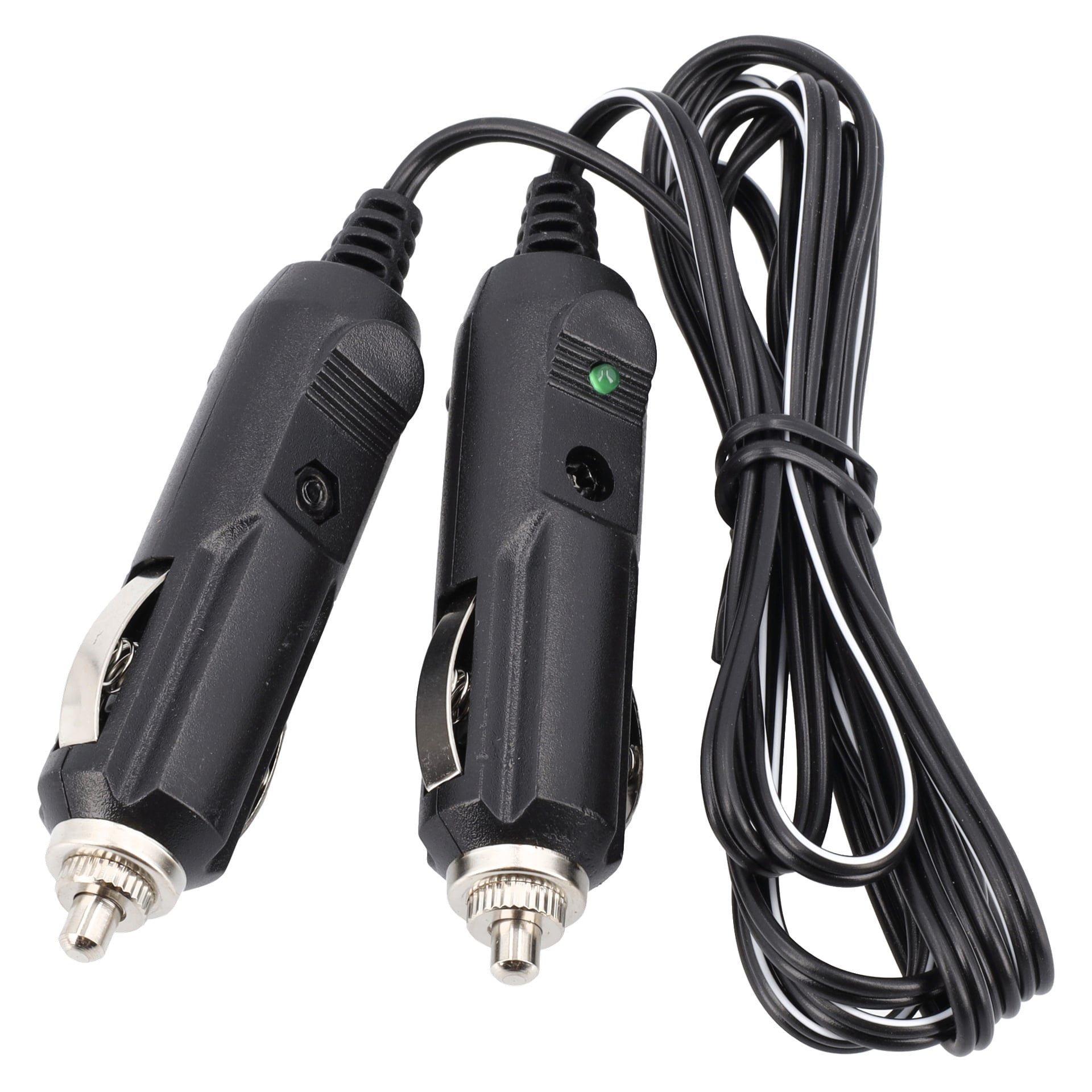 Två svarta 12V hanuttag för bilcigarettändare är kopplade med en svart kabel; Ett av kontakterna har en liten grön indikatorlampa.