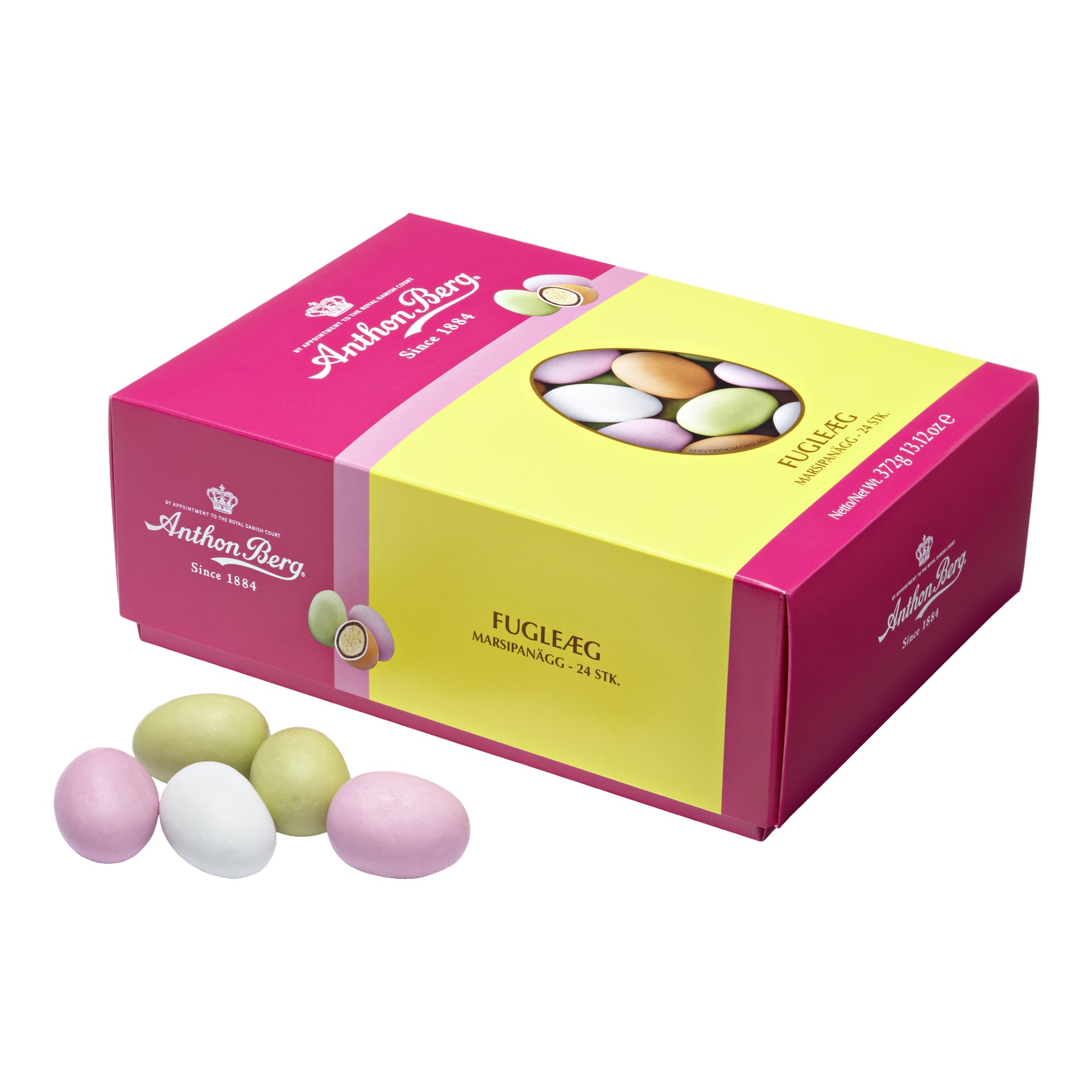En rosa og gul eske merket som en 24-pakning med Anthon Berg Marsipanegg inneholder to dusin marsipan-godteriegg. Foran esken ligger fire pastellfargede sukkerbrød i grønt, gult, hvitt og rosa.