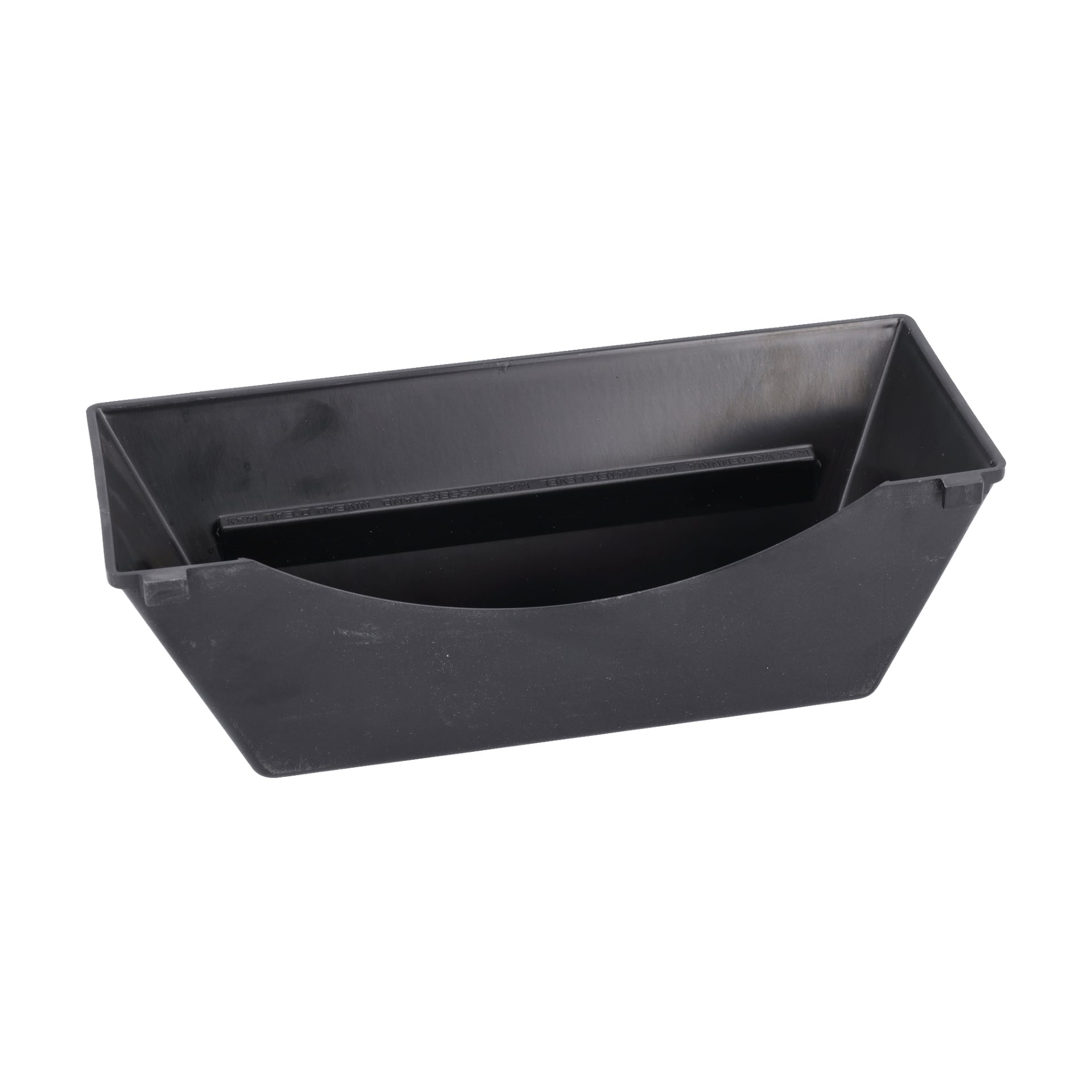 En rektangulär svart plastbricka med lätt lutande sidor, en platt bas och en slät yta. Brickan är tom.