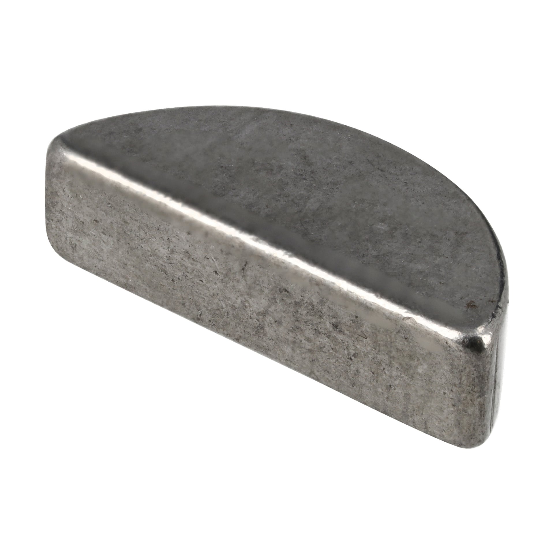 Lähikuva Key 4 x 6.5 Din F. Blade Mountista, metallisesta puolikaaren muotoisesta pohjasta, jossa on tasainen pohja ja kaareva yläosa.