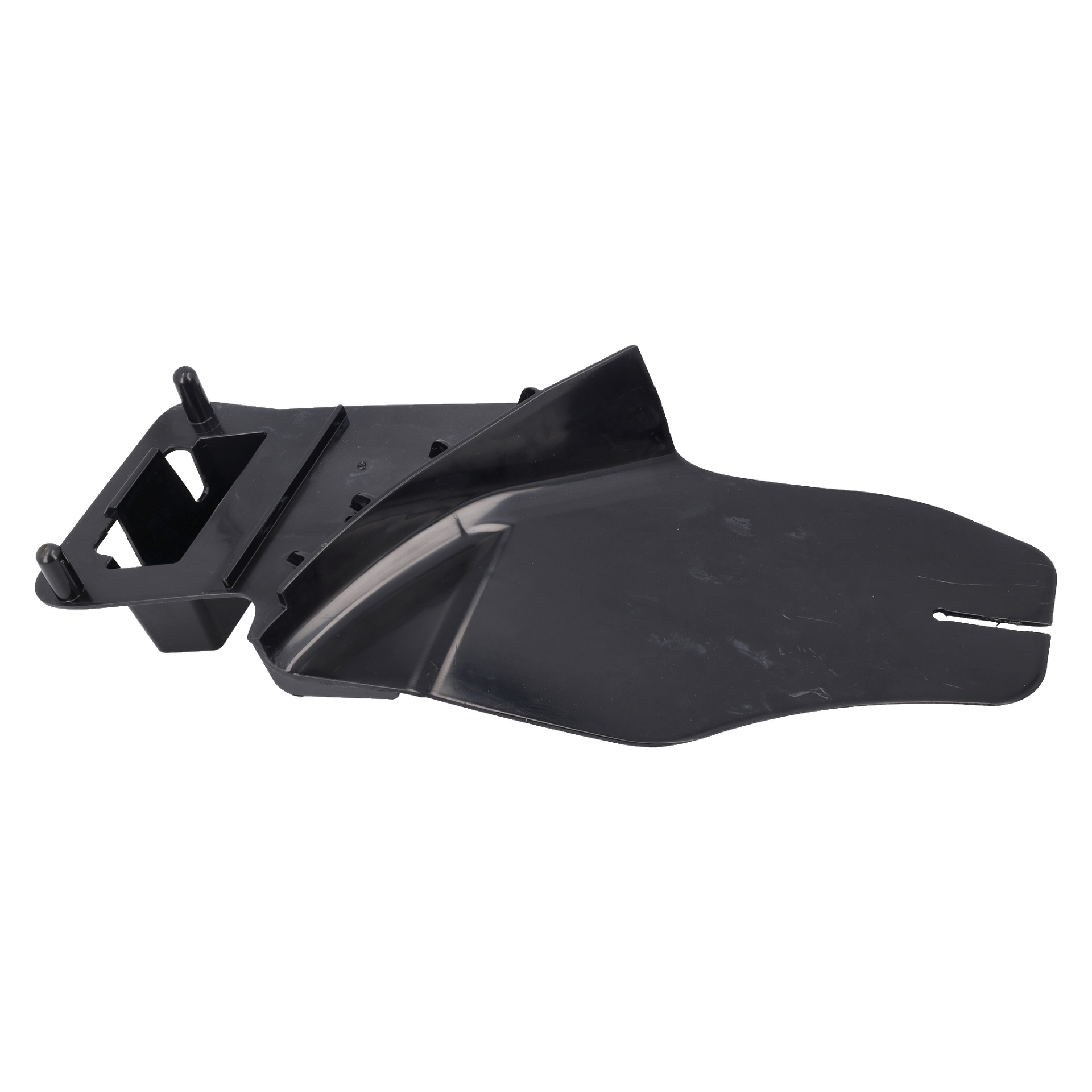 Svart plast Mulch Plug (Cruiser) med skarpe kanter, en brakett, en slank endespalte, glatt finish, riller og støpte former.