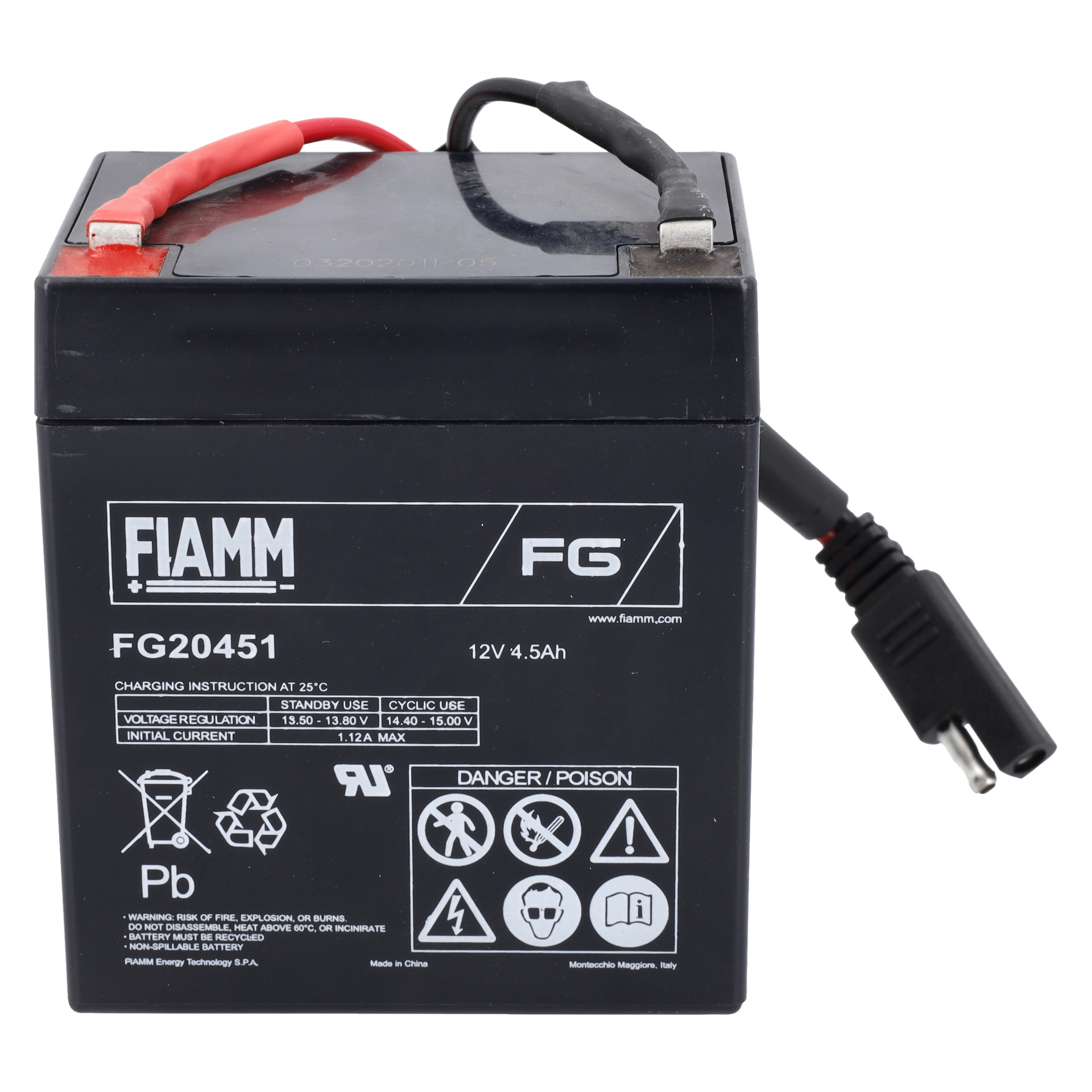 En batterigräsklippare med ett svart Fiamm FG20451 12V 4,5Ah-batteri, röda och svarta terminalkablar, kontakt och frontetiketter.