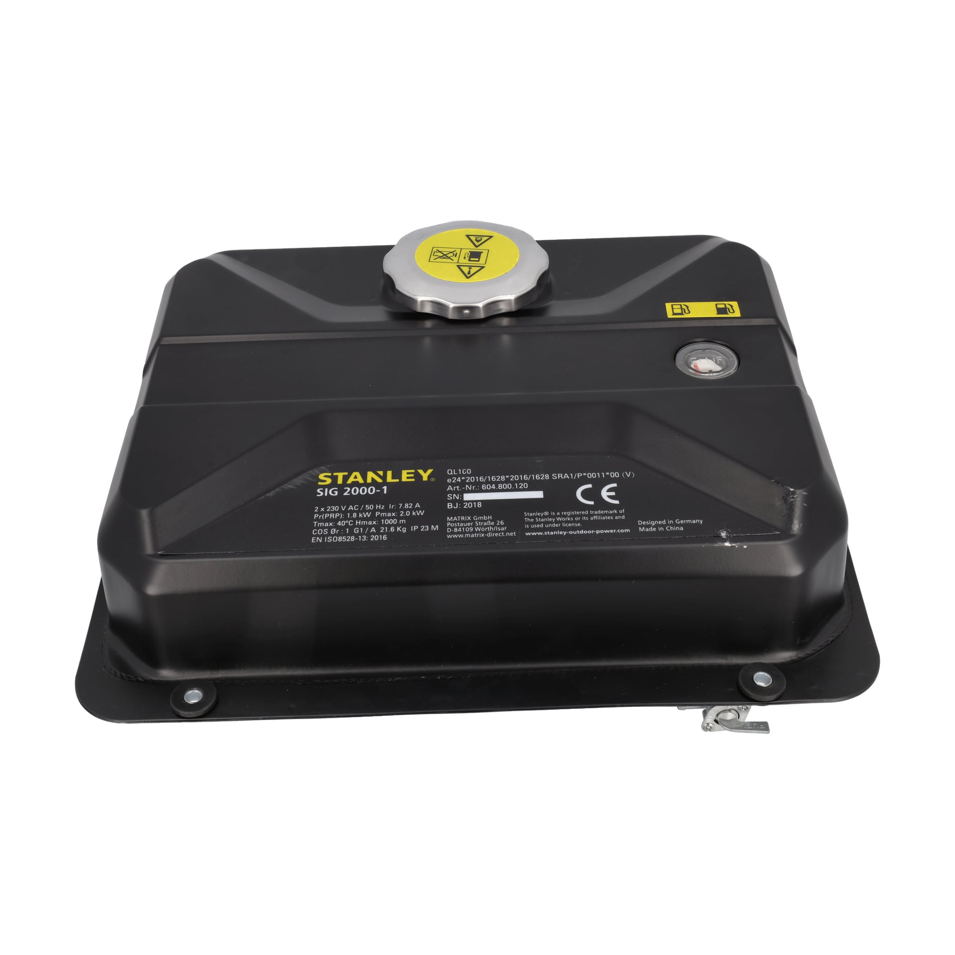 Bränsletank med svart metallinverter med silverlock, gul varningsklister, STANLEY SIG 2000-1-etikett och frontmärkningar.