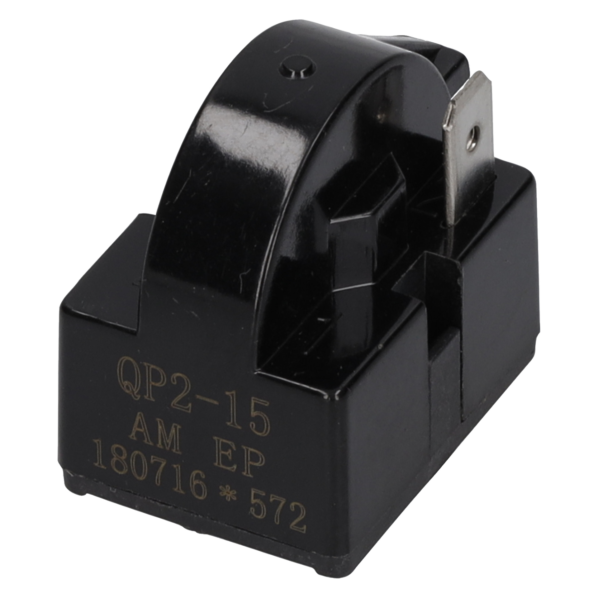 En svart rektangulär startrelävindkylare med böjd topp, två metallklaffar och guldtext "QP2-15 AM EP 180716 * 572" på framsidan.
