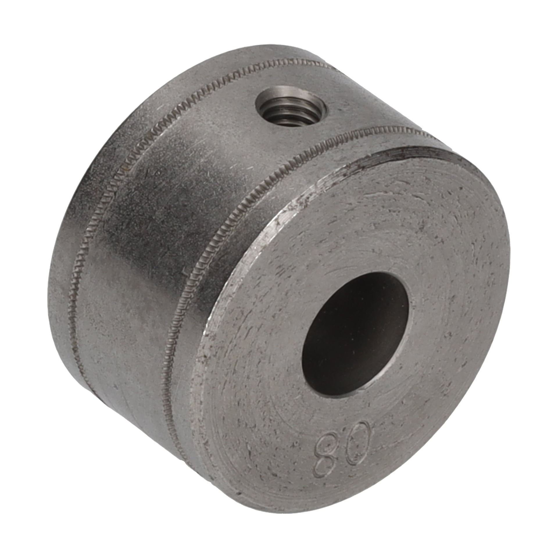 Ett cirkulärt metallmatarhjul för MIG/MAG-svetsning har ett stort mitthål, ett mindre gängat sidohål och "80" graverat nära mitten. Ytan är slät med texturerade kanter.