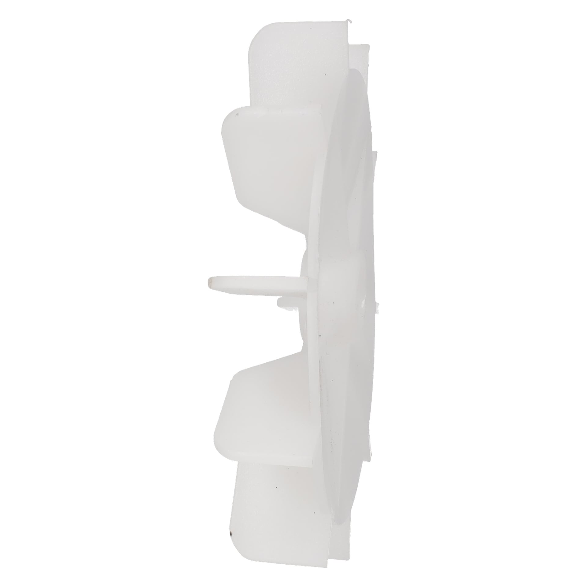 Sidovy av kylfläktens träklyvar med en vertikal vit plastimpeller, som visar fyra böjda blad.