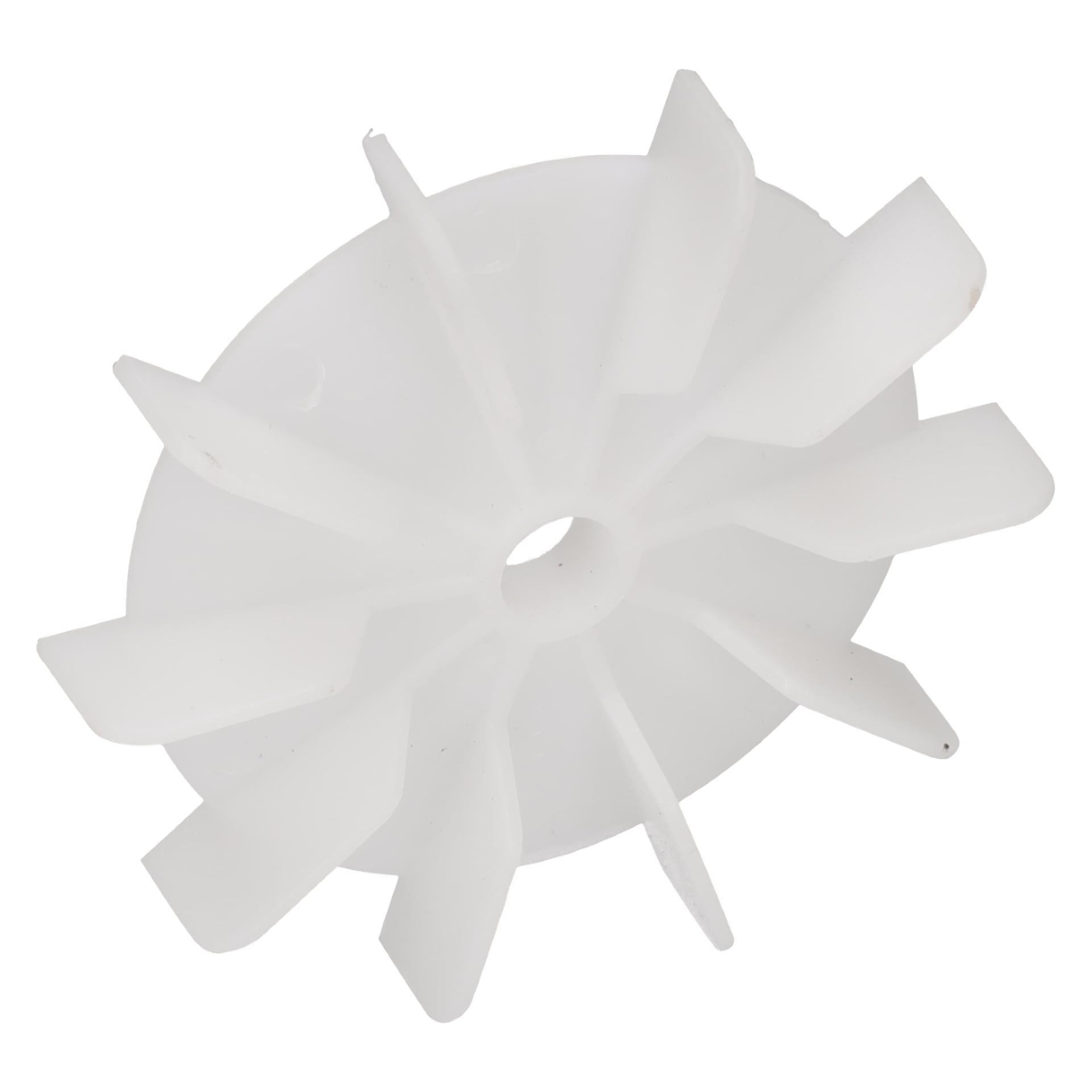 Närbild av en kylfläkt-träklyvare visar en vit plastimpeller med flera vinklade blad fästa runt en central nav.