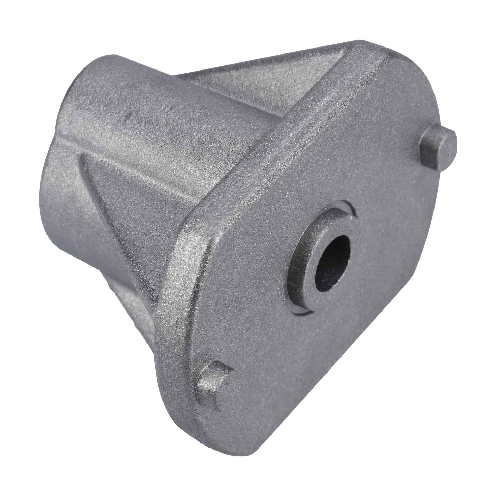 Szary, metaliczny trójkątny Blade Attachm D=22,2 mm 007897 z centralnym otworem, dwoma bocznymi wystającymi elementami, skośnymi podporami i teksturowanym wykończeniem.
