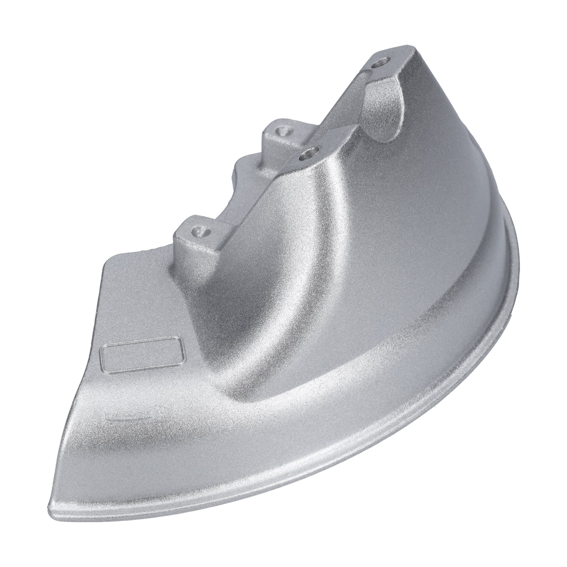En böjd metallskärm med blank silverfinish, två monteringshål, en upphöjd spårad sektion och en platt flik.