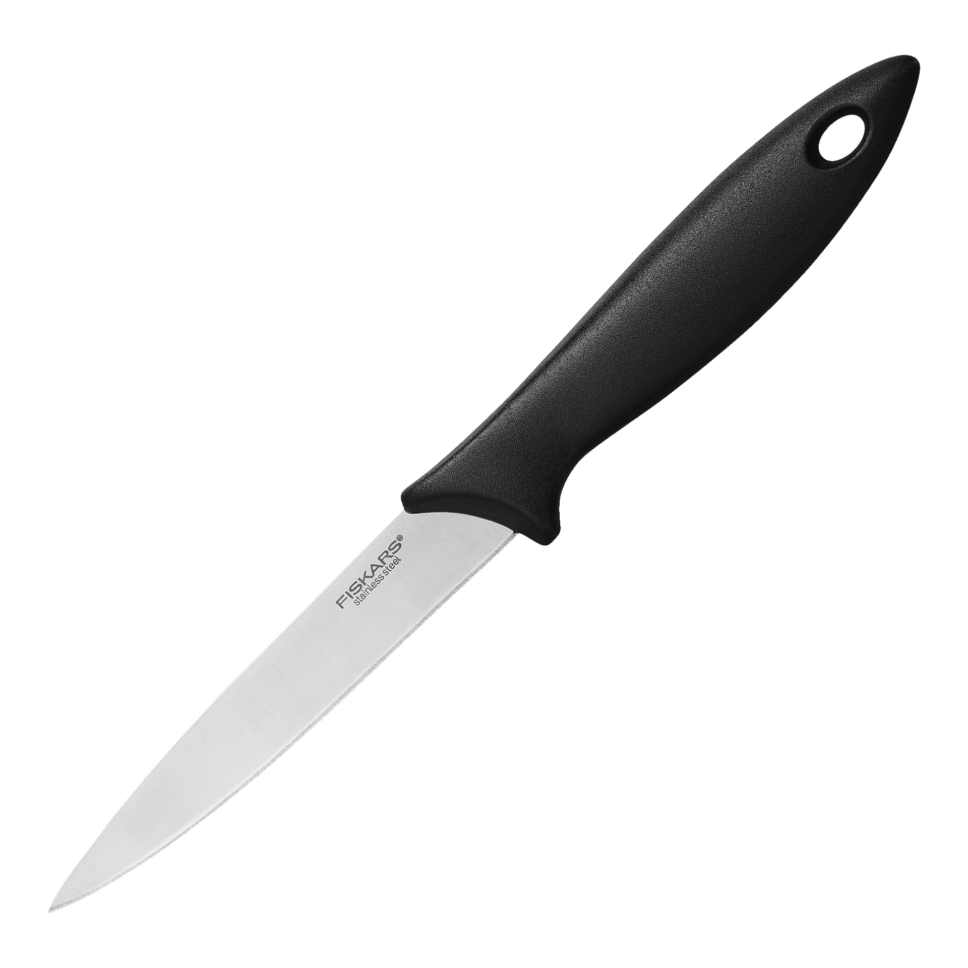 Kaksiosainen Fiskars Essential -veitsisarja, jossa jokaisessa veitsessä on terävä, terävä ruostumattomasta teräksestä valmistettu terä, jossa on merkintä "Fiskars", ja musta ergonominen kahva, jossa on reikä kärjessä ripustamista varten.